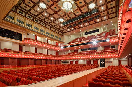 改修工事「南座」の空調衛生設備工事を手掛ける。