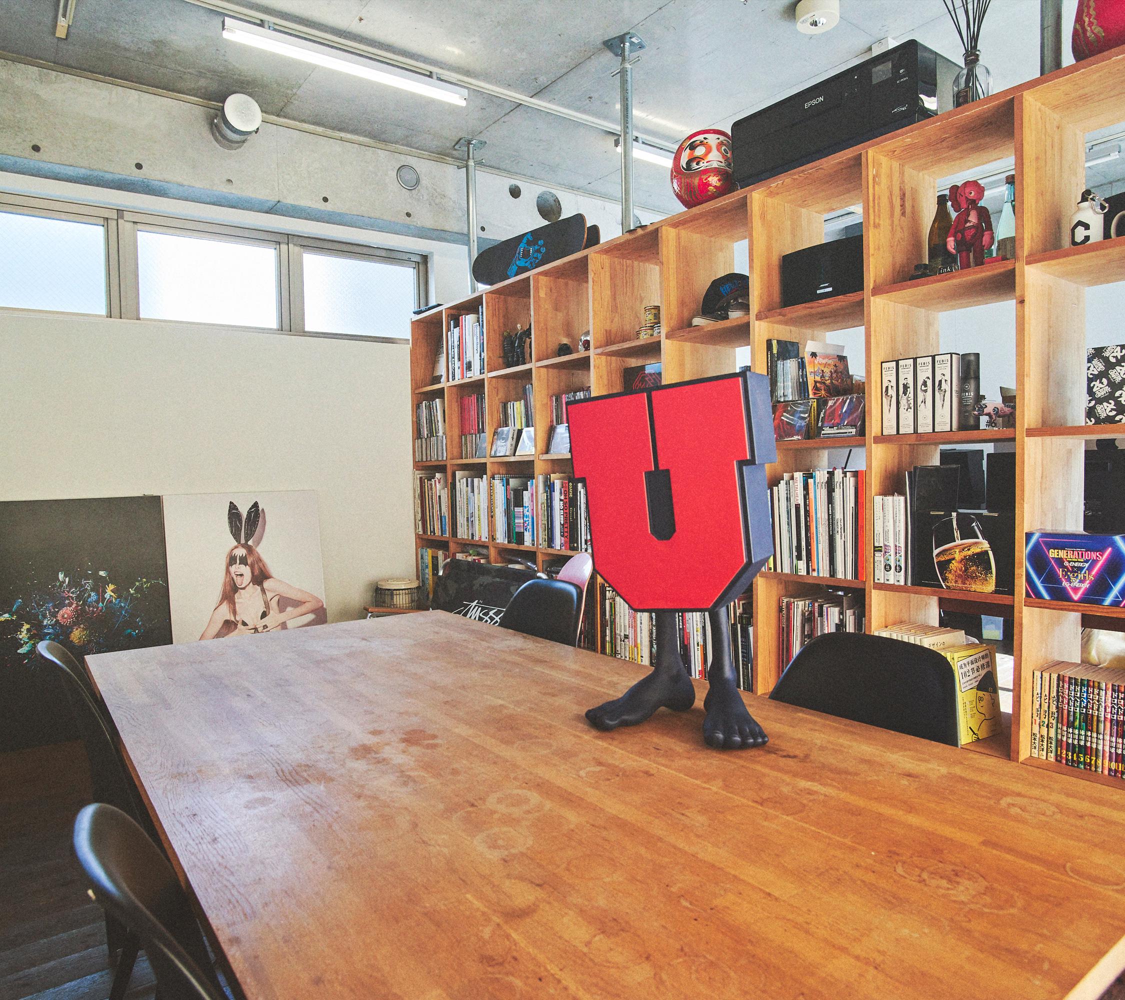 現在テレワーク中ですが、事務所でも自宅でもカフェでも好きなところで作業可能です。