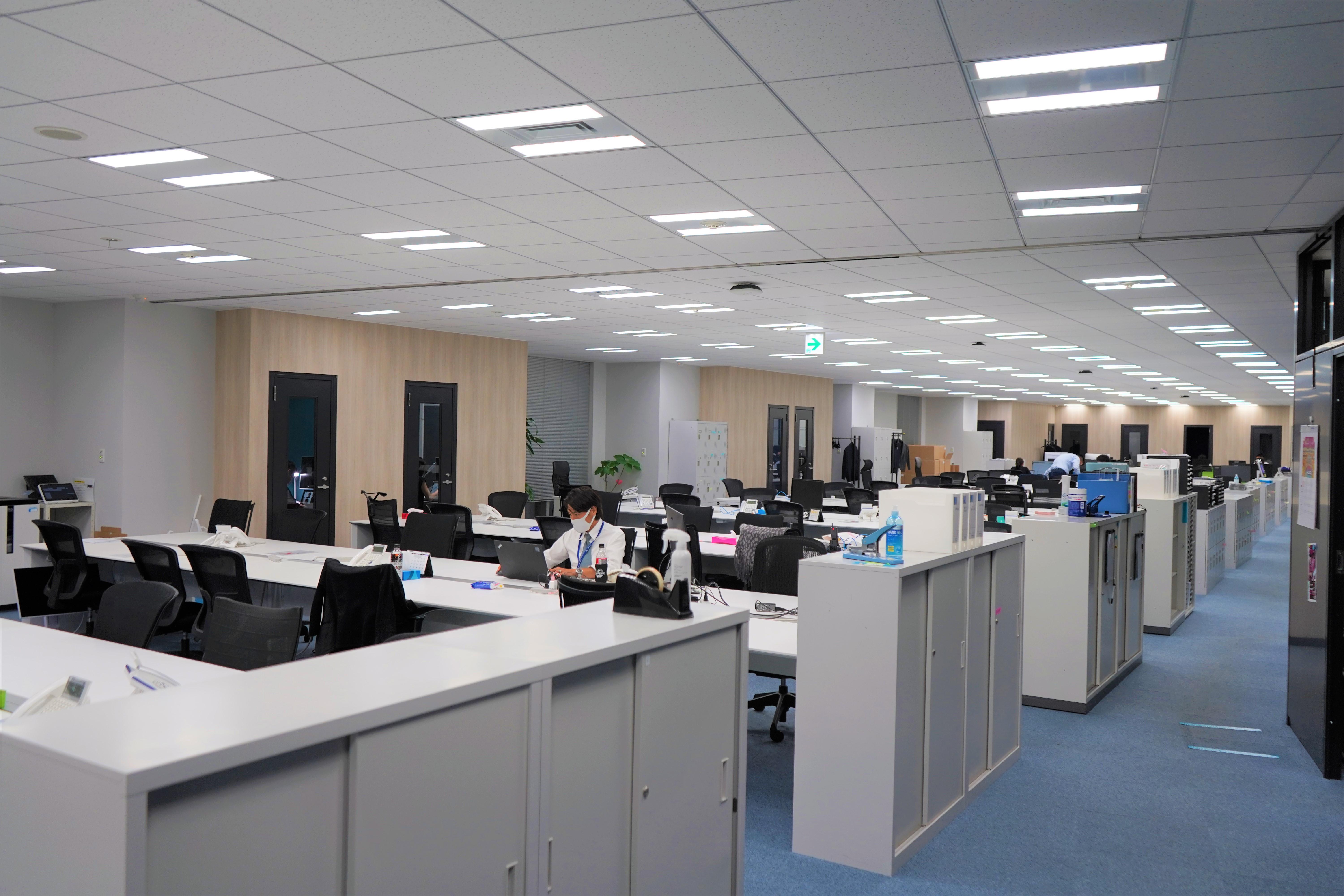 クリーンなオフィスで集中して業務に取り組めます。