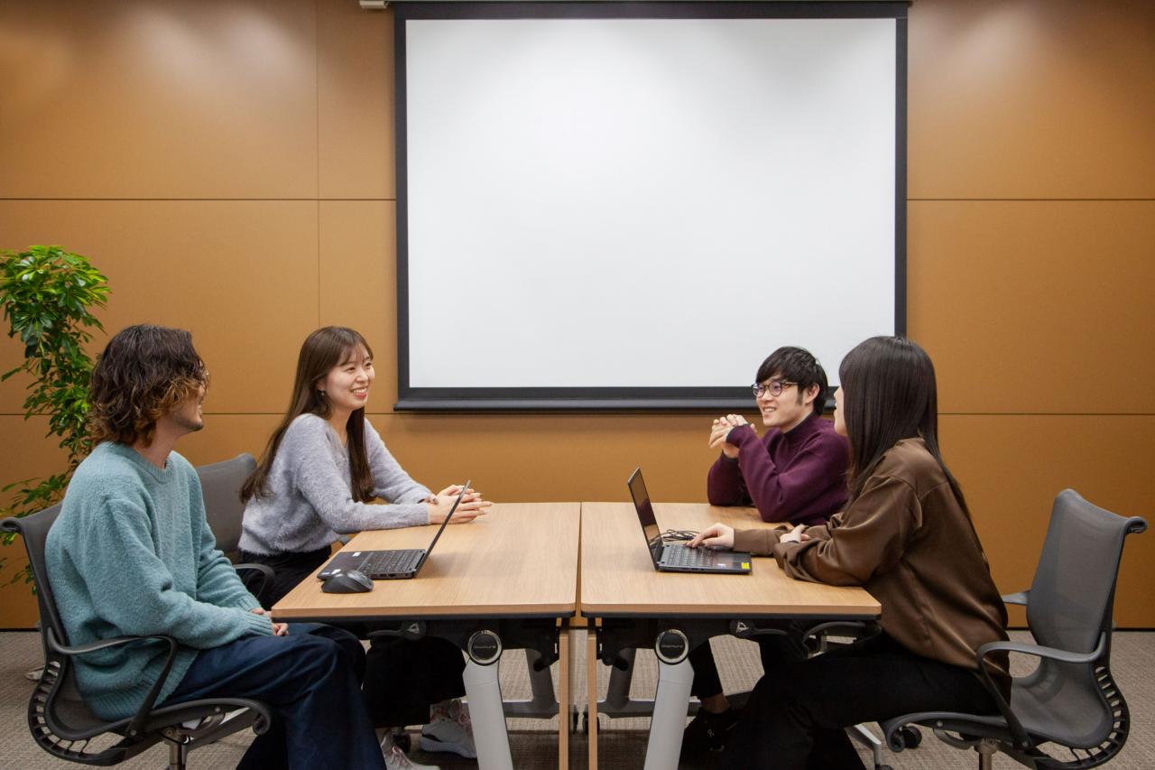 株式会社LOWCAL 求人画像1