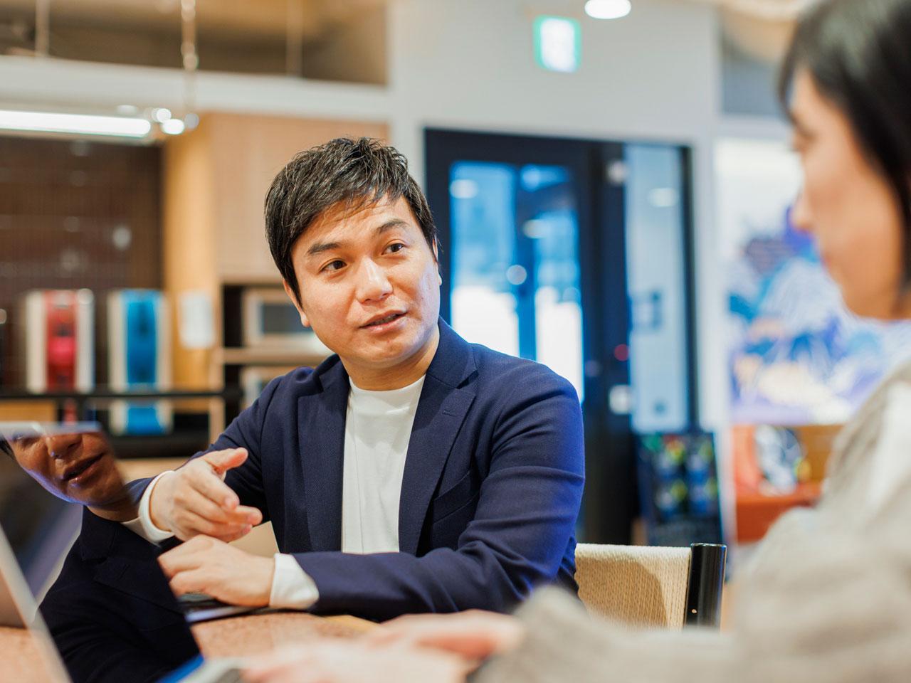 既存の電子取引の課題を解決する画期的なサービスで、日本でも既に各業界のトップ企業等、大企業を中心に約2万社が参加している。