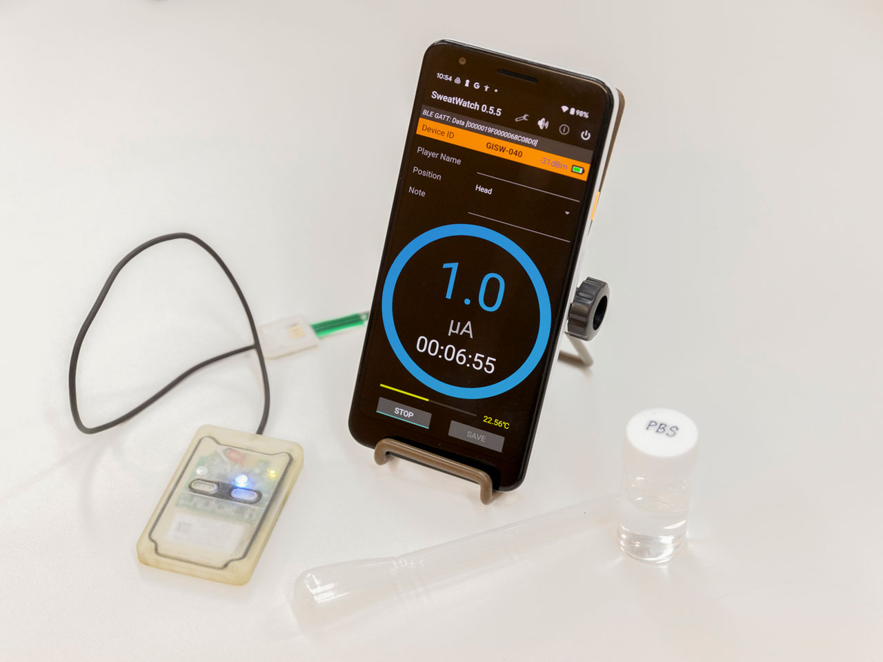 同社が開発を手掛ける汗乳酸測定デバイス。多くのパートナー企業との協業により、医療・スポーツをはじめとしたあらゆる分野で実証実験を行っている。