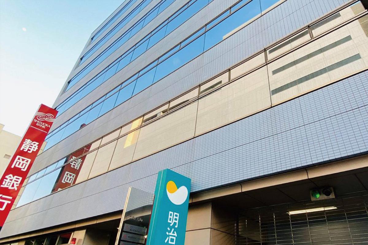 オフィスは駅チカ2分！オープンな雰囲気のシェアオフィス。社員一人ひとりのライフスタイルに合わせてリモートワーク推進中。