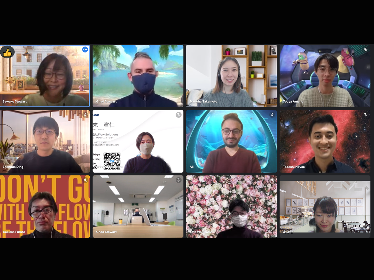 メンバー同士のコミュニケーションを重視。リモートワークにはミーティングツールやチャットが活用されています。