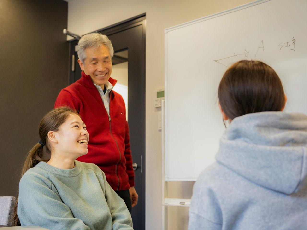 人材育成の点では、金融当局等の規制に関わる業態としてのコンプライアンス面や、サービスの信頼性が問われる業態としてのセキュリティ面の研修に力を入れている。