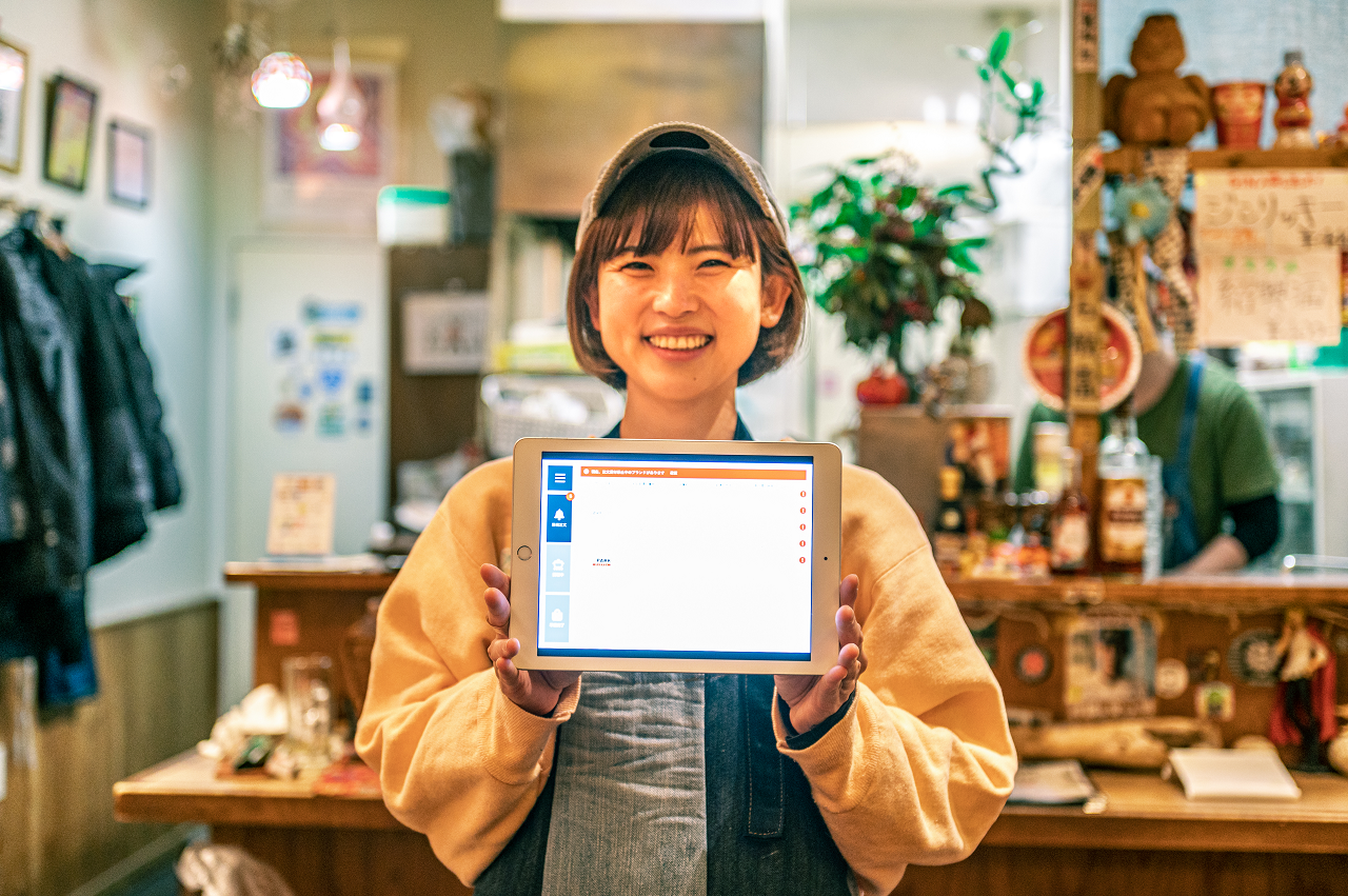 デリバリー/テイクアウトサービスからの注文を一つのタブレットで一元管理できます。