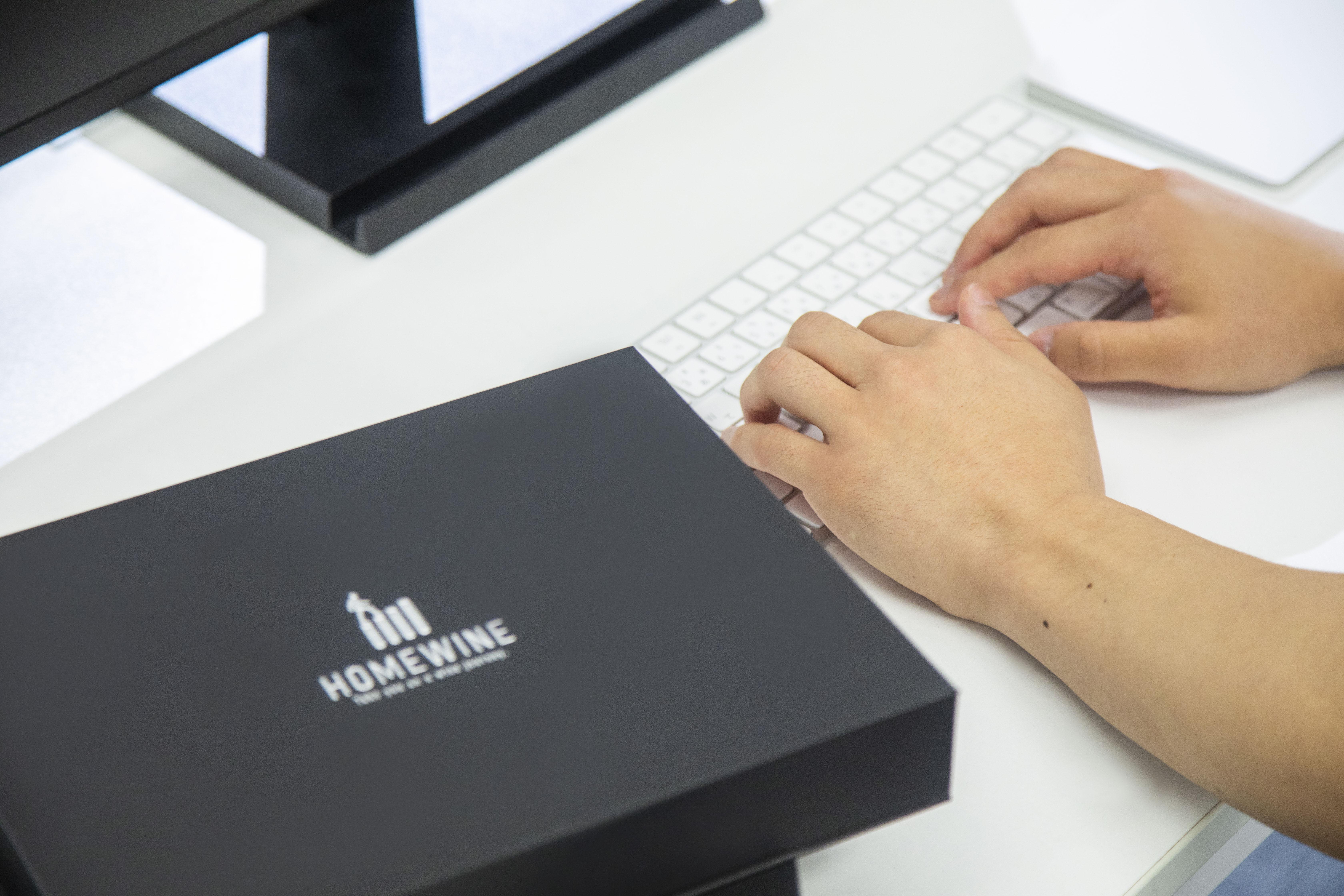 教育＆小瓶ワインのサブスクリプションサービス「HOMEWiNE（ホームワイン）」。