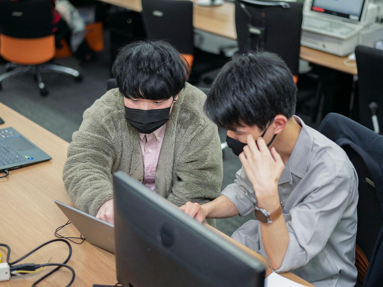 自社サービスは、子ども教育向け会員管理・業務システム『ピクロ』と、位置情報検索サービス『キンセイ』を提供。