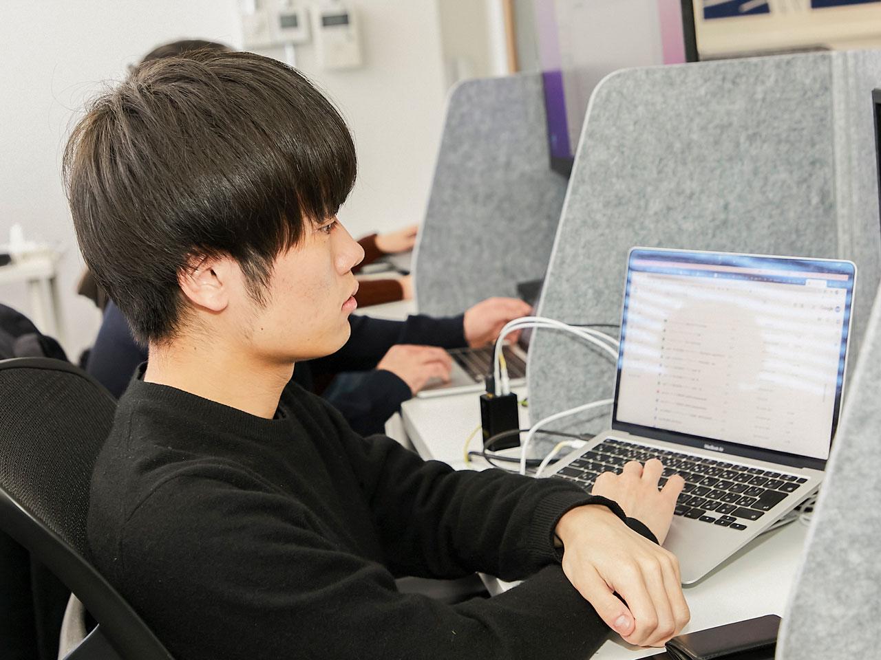 会員登録から先払い申請等、手続きは全てオンラインで完結できることで利用者が拡大。2021年12月時点で、申し込み件数は累計1万7,000件、申し込み金額は50億円を超えた。