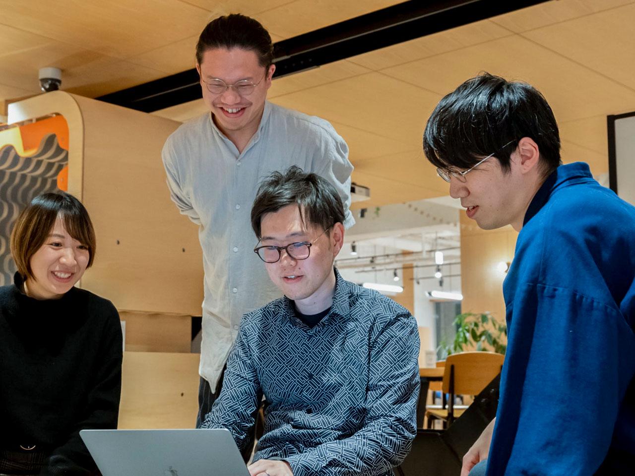 働き方はフルリモート。良いことはどんどん取り入れる社風なので建設的な提案やアイデアは大歓迎だ。