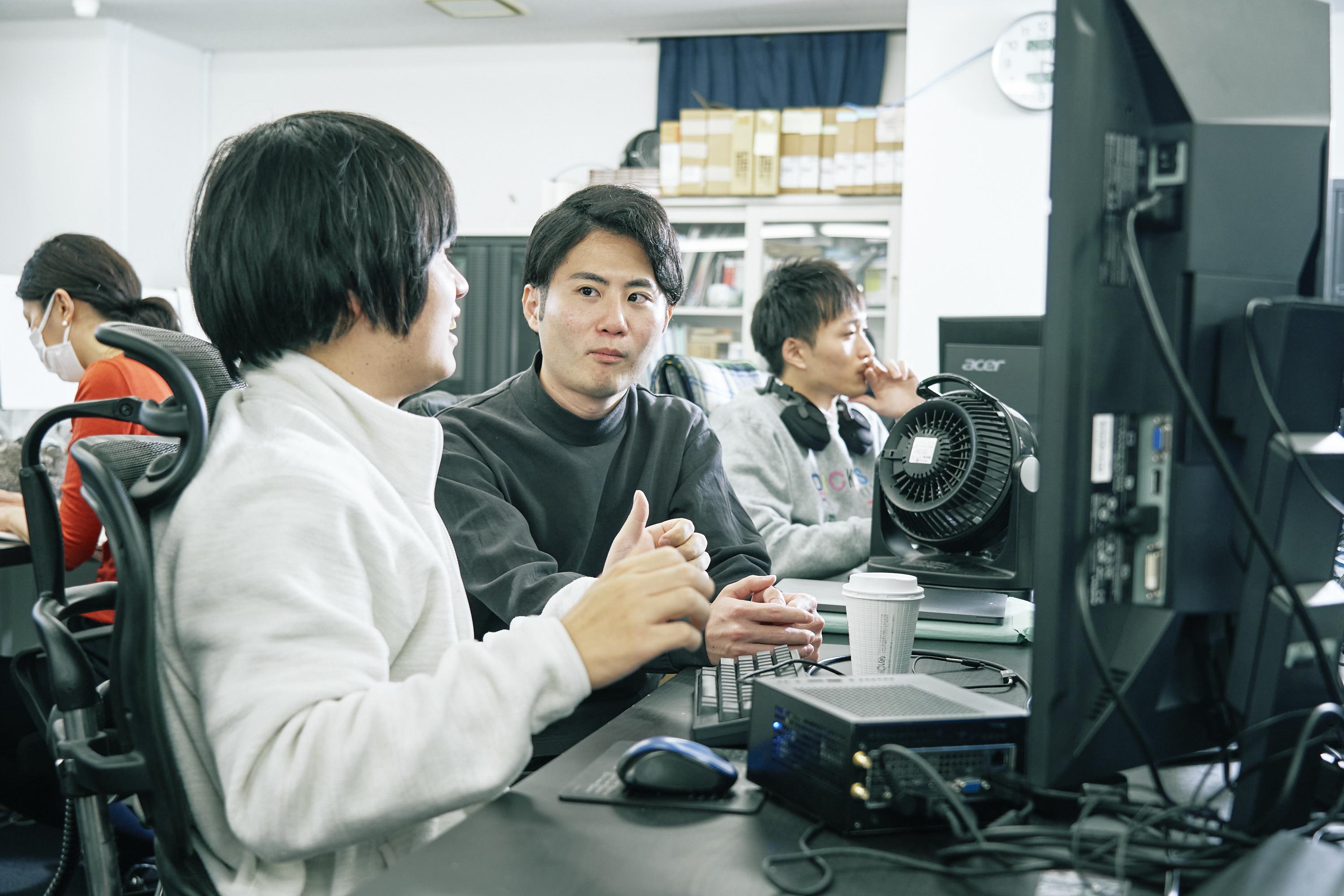 システム開発の受託案件についても、自社の得意な分野での業務ではなく、「どう解決するか？」を考えながら、過去に例がない取り組みに特化した活動を続けている同社。