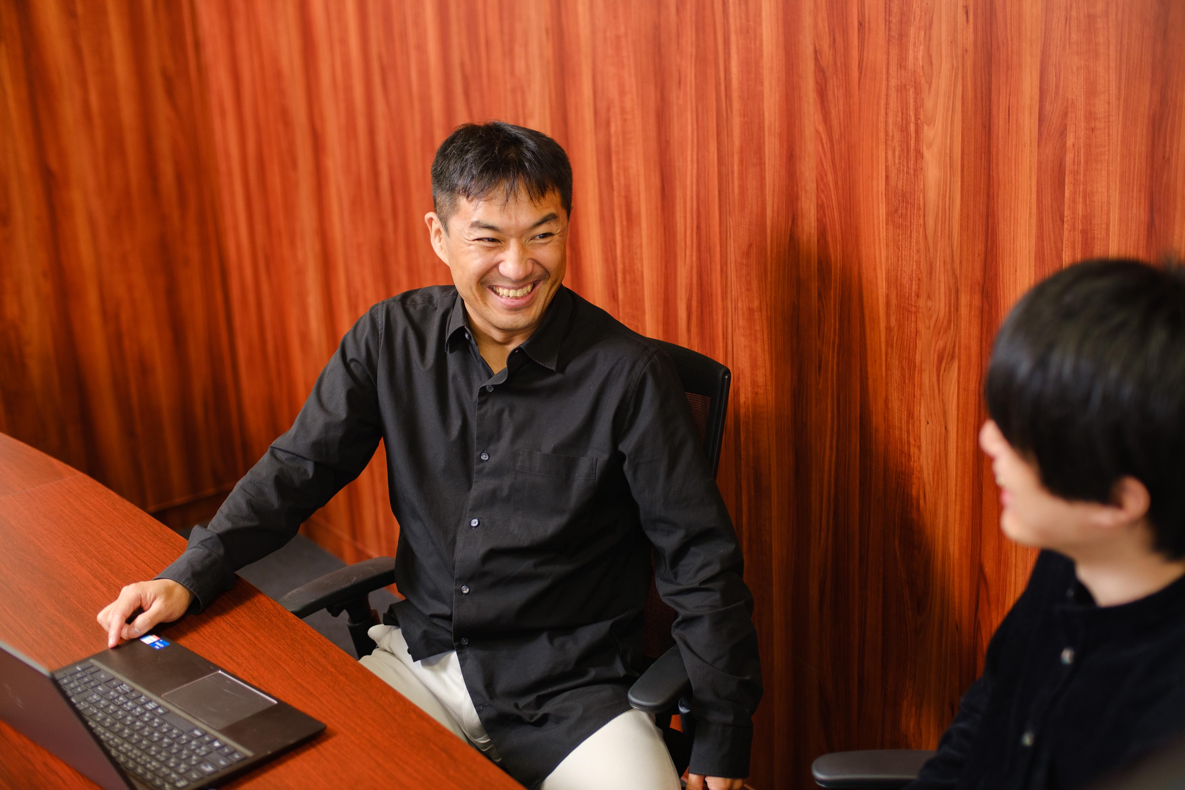 多様な人材が立場を超えて交流し、自分が有していない専門性にも触れながら質の高い業務に携われる。この環境はキャリアを築いてきた技術者にとっても有用なものである。