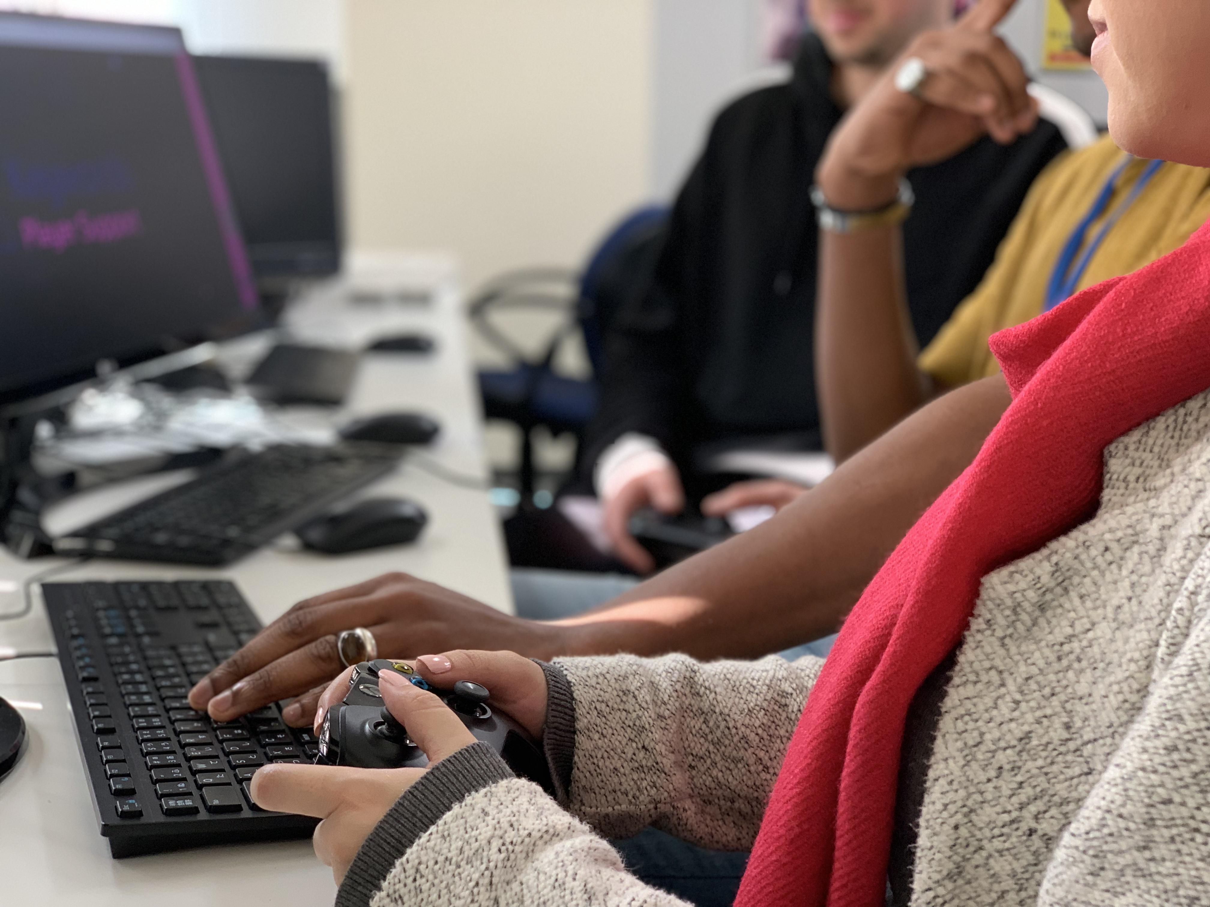 世界各地では10,000人以上、東京オフィスには約400人が働いている。東京では約半分が海外出身で、国籍はイギリス、アメリカ、ブラジル、ドイツ、スペイン、ロシア、中国、韓国などさまざま。