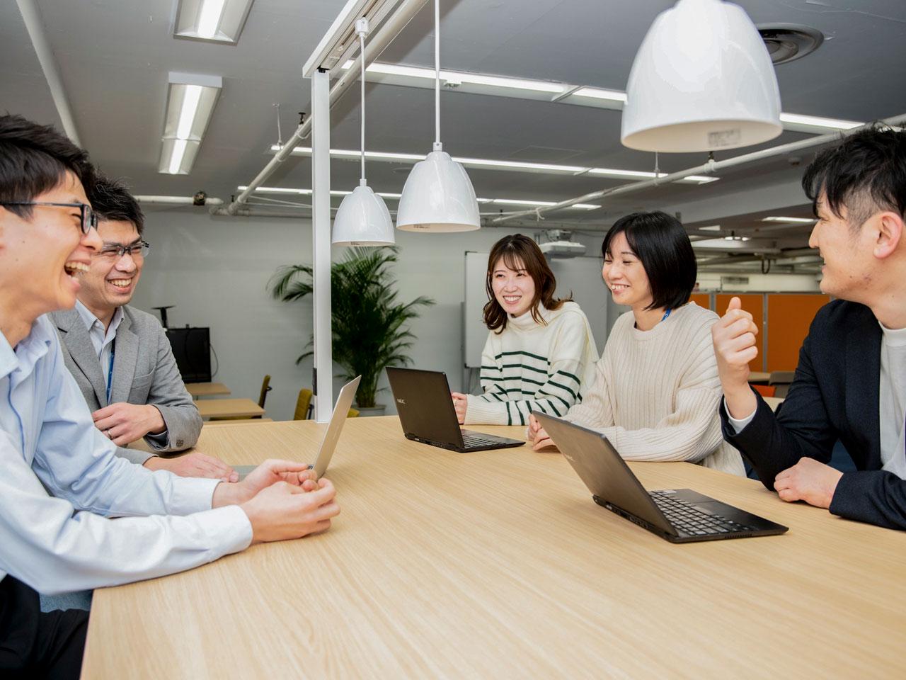 同社は、創業90年の歴史を持つ大阪船場の老舗企業、大西グループが設立したIT企業だ。大西グループは1966年、流通業界では世界で初めてオンラインリアルタイムシステムを導入した会社だ。