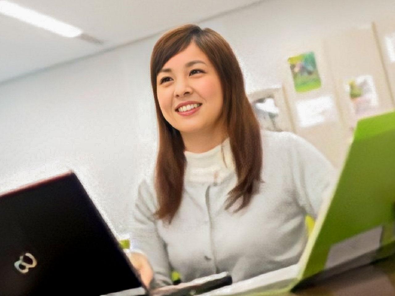 研修会社と契約し、オンラインで様々な研修を受けられるほか、各種資格取得の支援もあり。頑張りが公平に評価されて長く活躍できる環境も魅力的だ。
