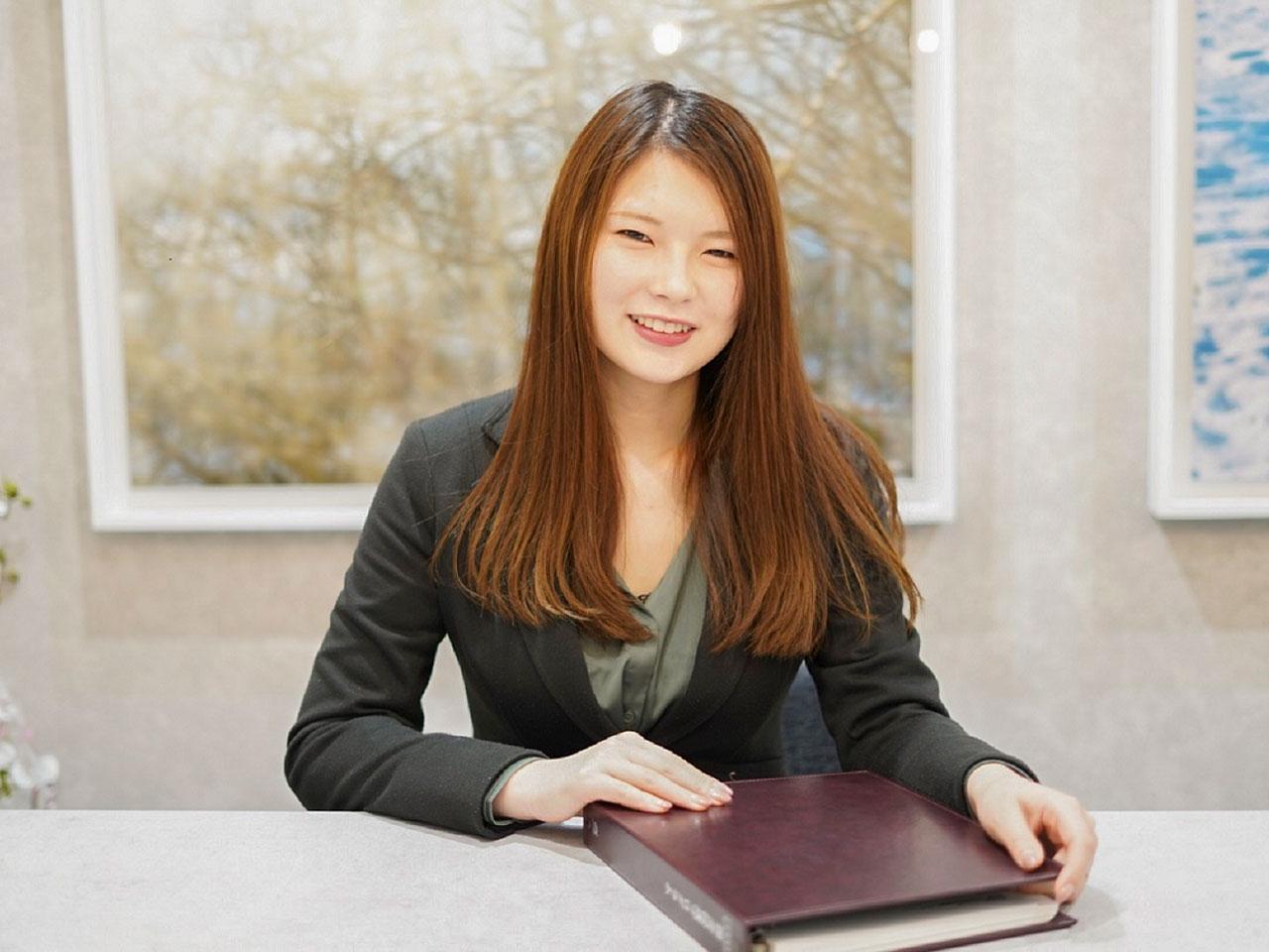 同社の特長的な取り組みは、社外研修や宅建勉強会などの「成長するための機会の提供」や、社員を21の賞で称えたり、報酬制度を取り入れるなどの「成果の社員への還元」などである。