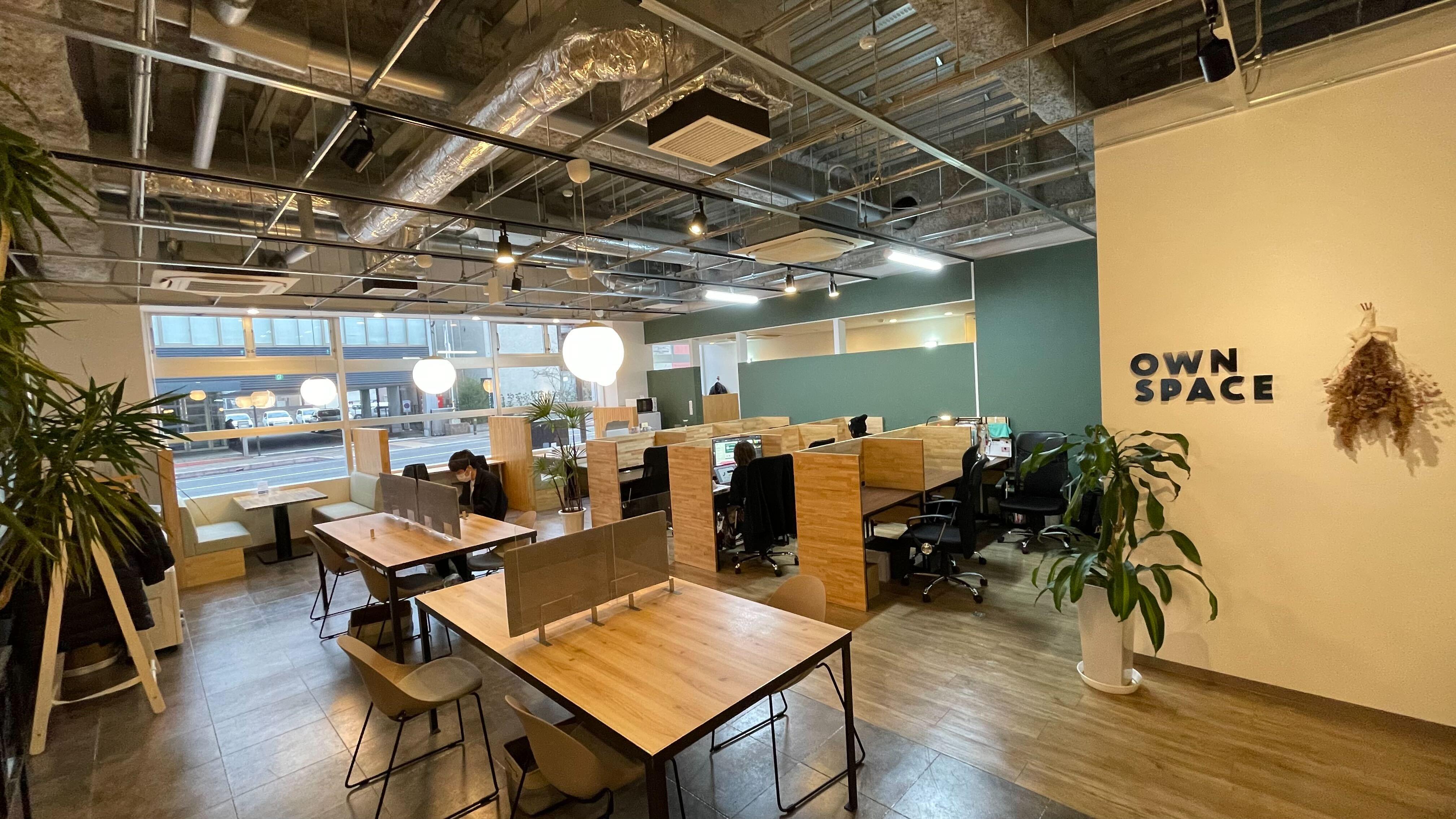 自社ビル内 コワーキングスペース