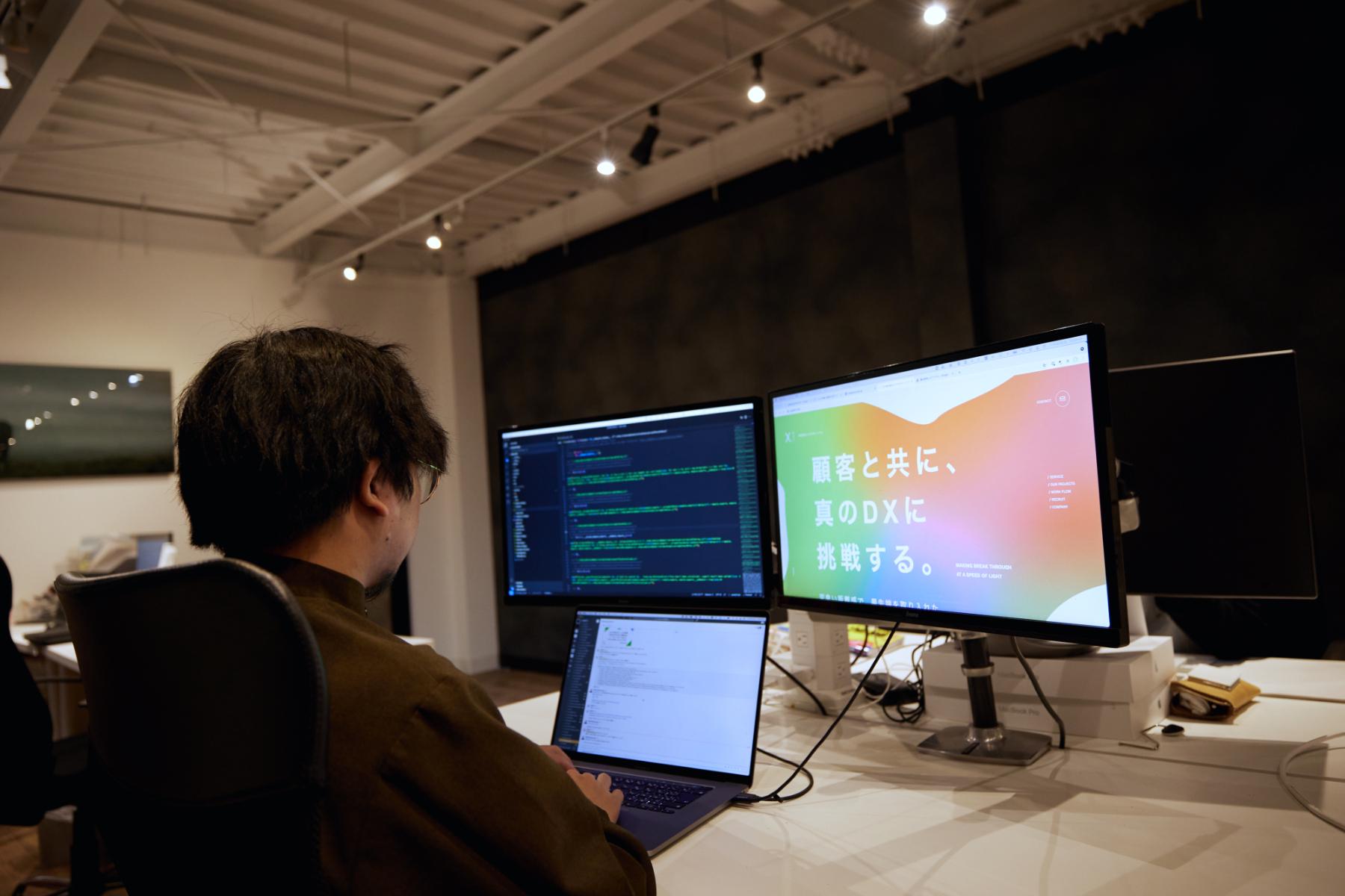 【PC／モニタなどメンバー希望に応じて支給】