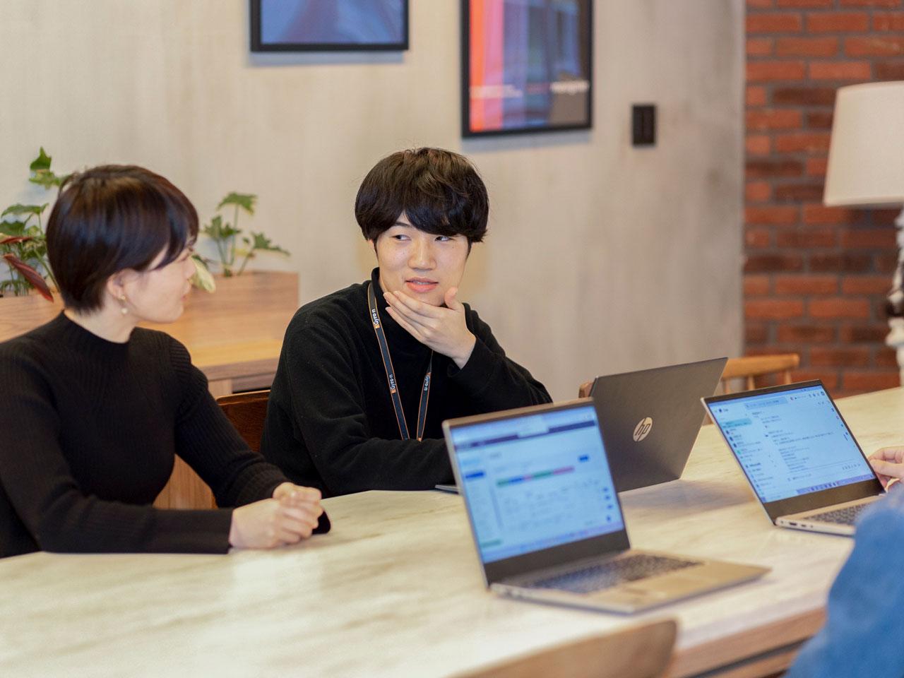 クライアントの要望をスピーディーに機能へ反映するアジャイルな開発体制が強みだ。ユーザーが行いたいことを確実に実現できるように、愚直に継続的にプロダクトを進化させることを大切にしている。