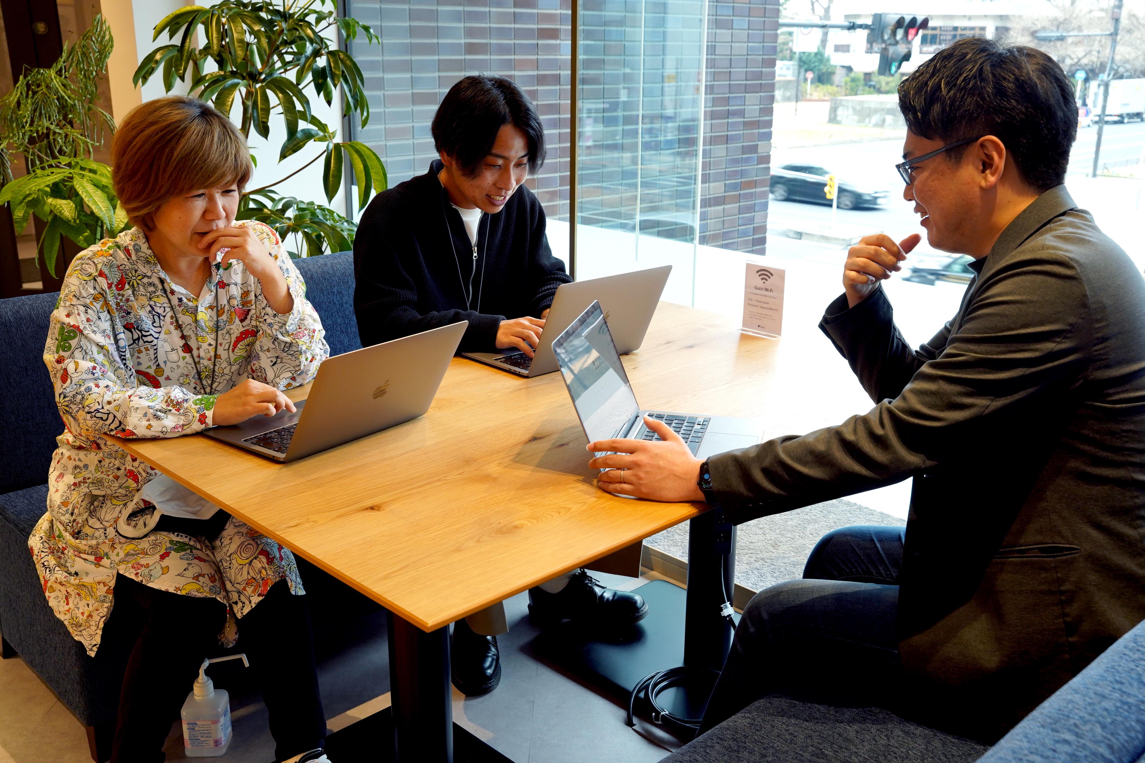 システム開発をはじめ、各種プロモーション、マーケティング事業、映像制作、イベント制作、さらには建築・空間デザインまで幅広く対応している。