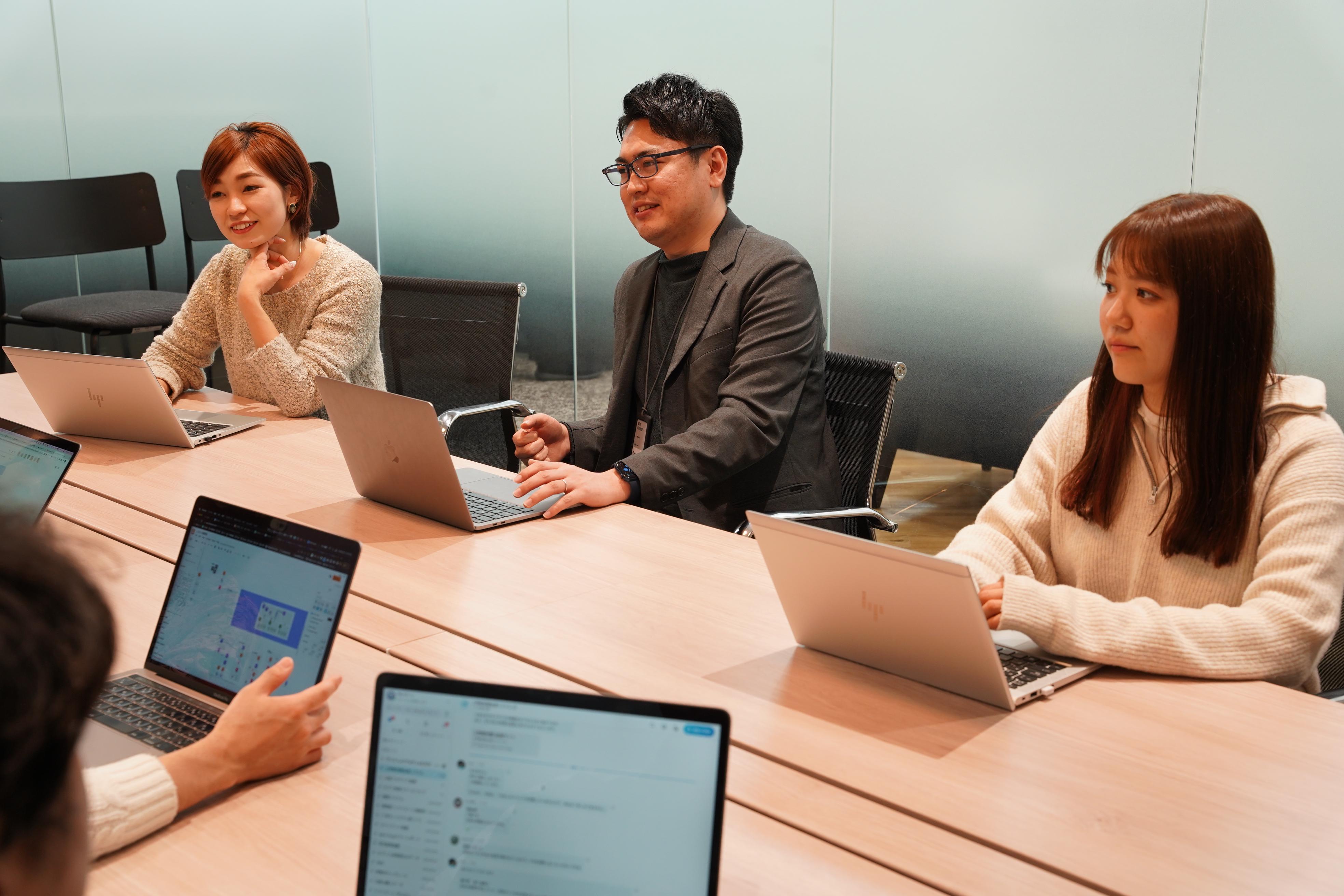 同社は様々なソリューションで、顧客のビジネスを支援する会社である。