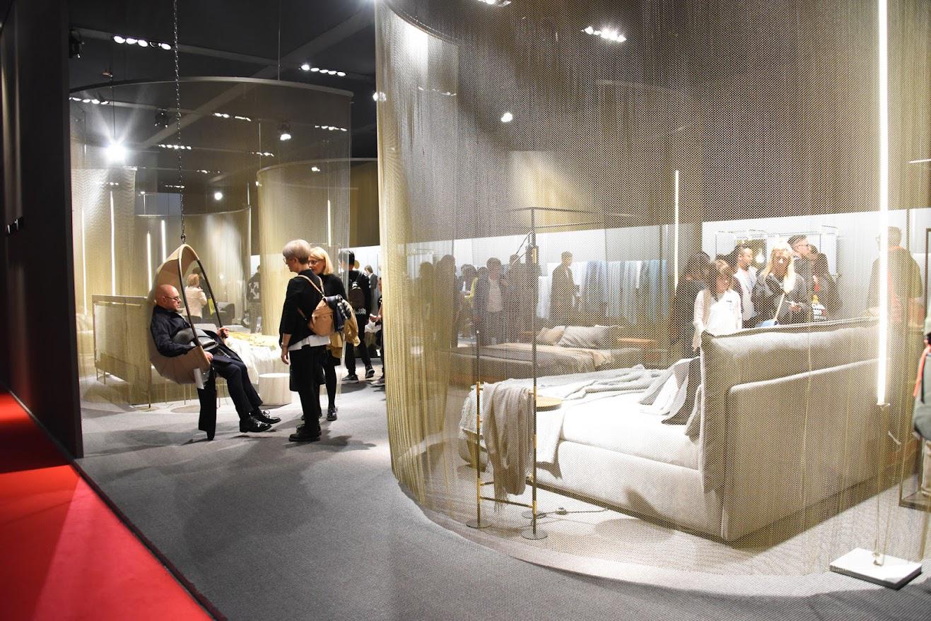 ミラノサローネでのトレンド調査。現地リサーチャーと協働で例年実施。