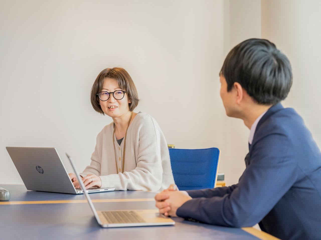 道路地図『スーパーマップル』や旅行ガイド『まっぷる』等の出版元として広く知られる昭文社（現昭文社ホールディングス）のデジタル部門として分社化。