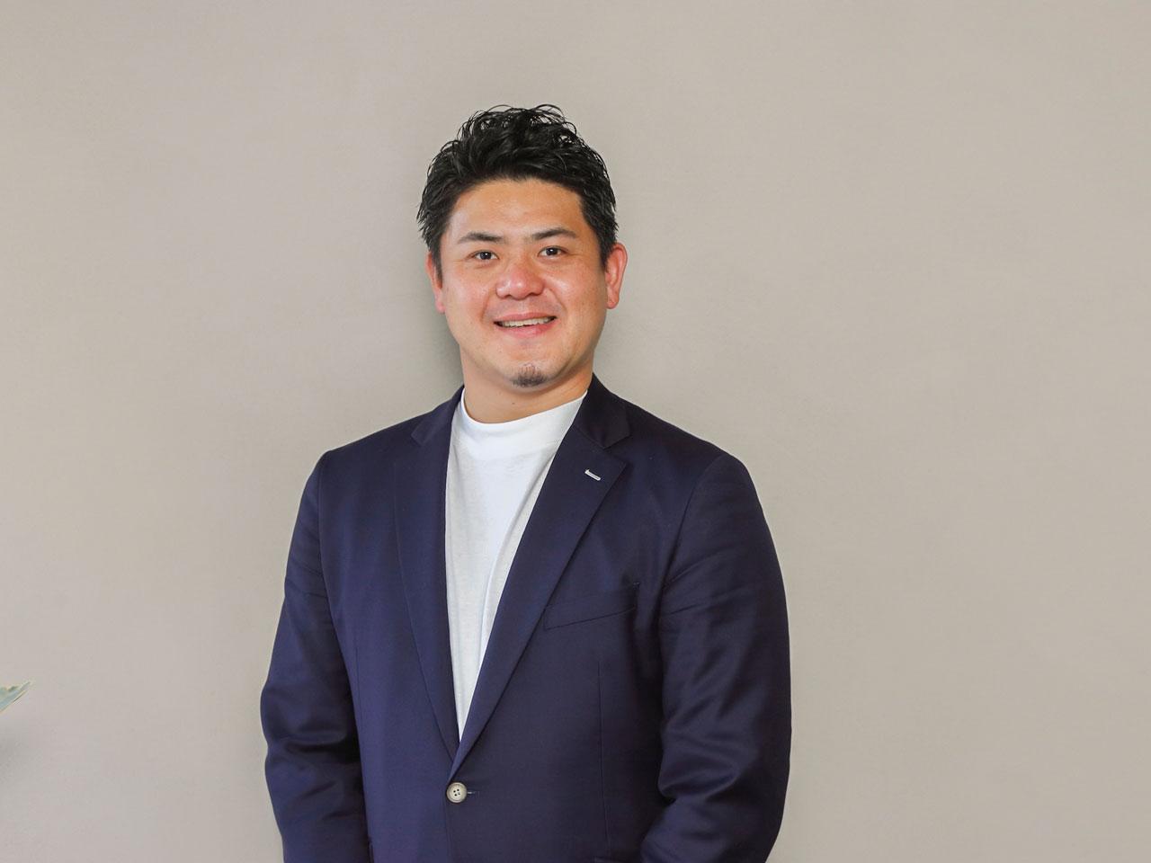 代表の三保将司氏は元・アメフト選手。