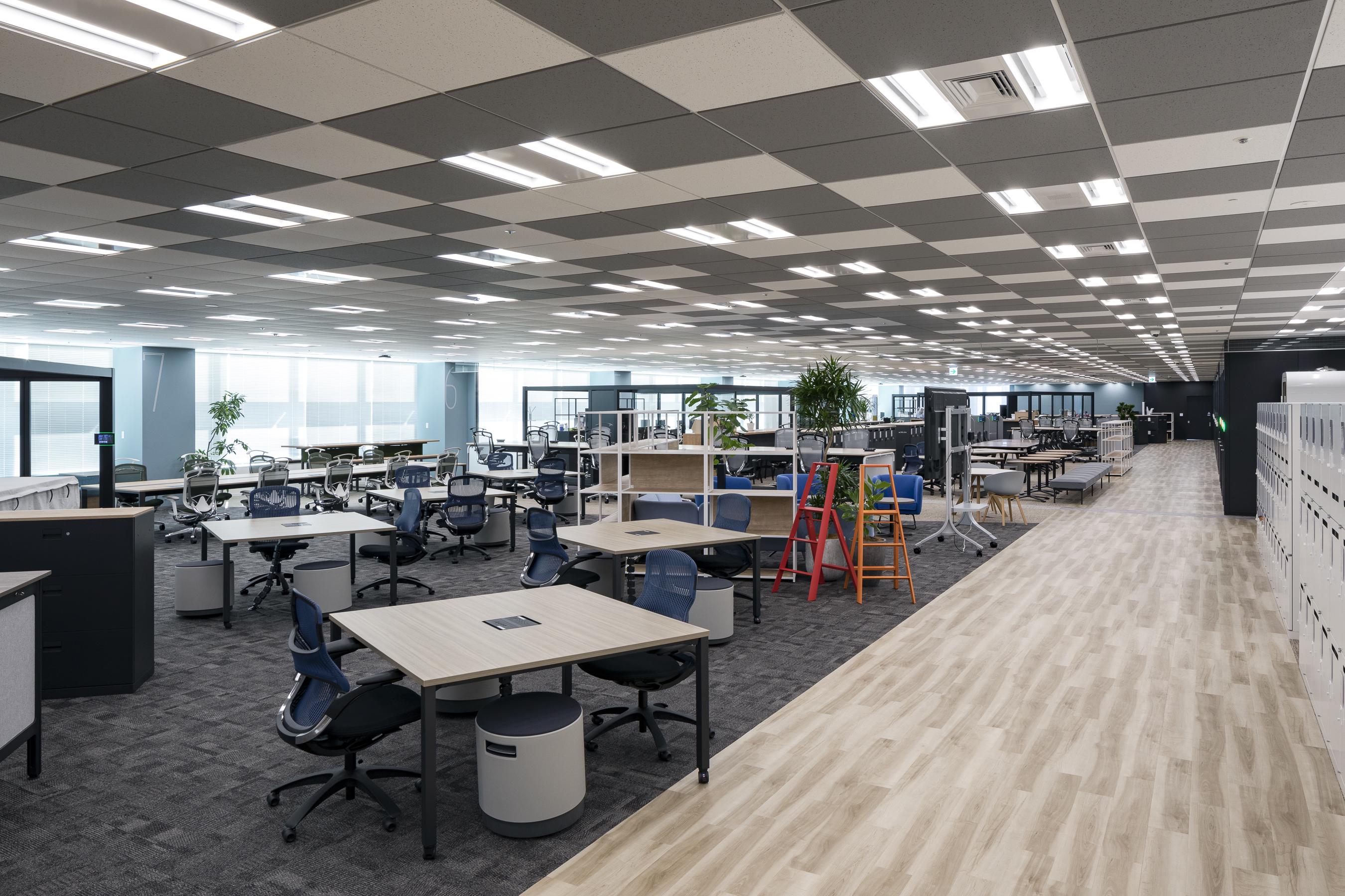 オフィスはフリーアドレスです！