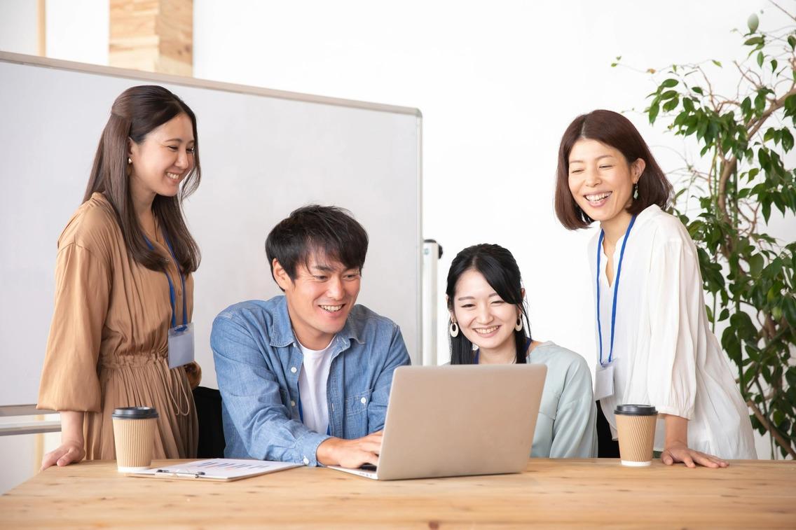 今回の採用では、アプリ開発と同時にマネジメントスキルも兼ね備え、エンジニアサイドとビジネスサイド（クライアントを含む）とのコミュニケーションを、円滑に行うことができる人材を歓迎する。
