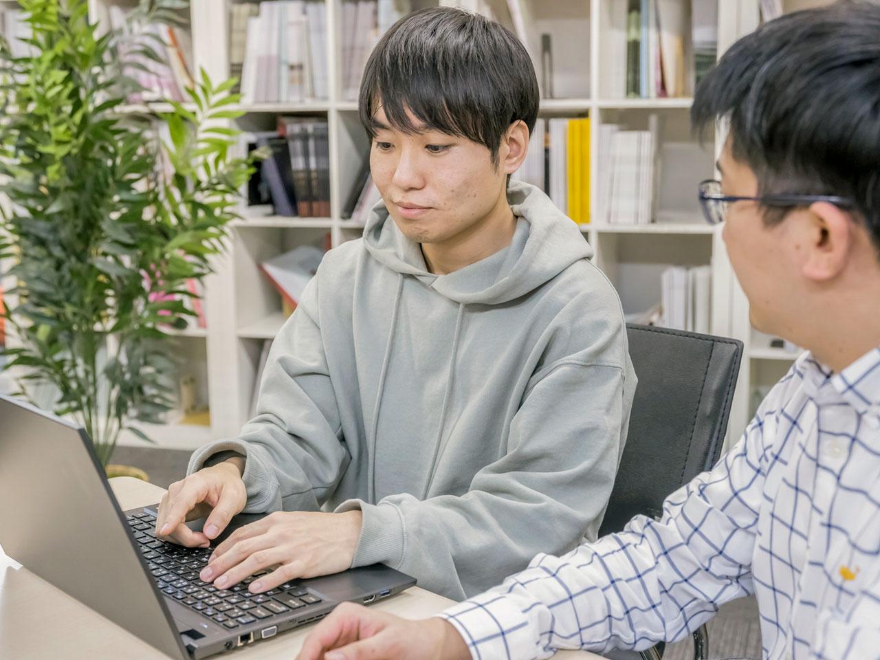 未だ紙文化が根強く残るブライダル業界において、いち早くオンライン化を進めてきたことも追い風となっている。