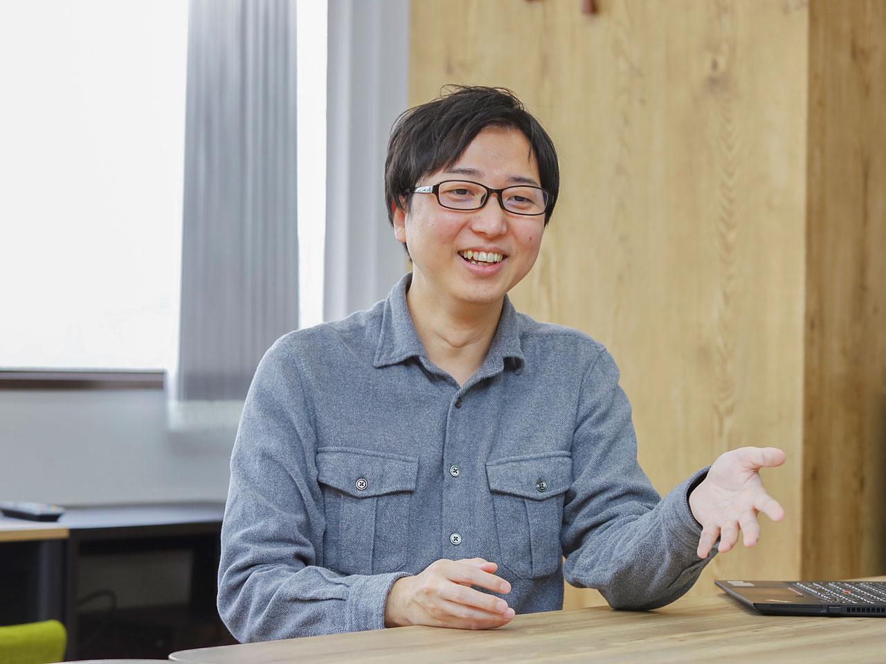 『ナノグロウリッチ』は、女性の薄毛・抜け毛の悩みに特化した医薬部外品の育毛剤です。技術的な優位性としては、毛穴の奥深くまで届く浸透力を追求。有用成分を1,000分の1サイズ（※1）の超微粒子化（ナノ化）に成功しました。