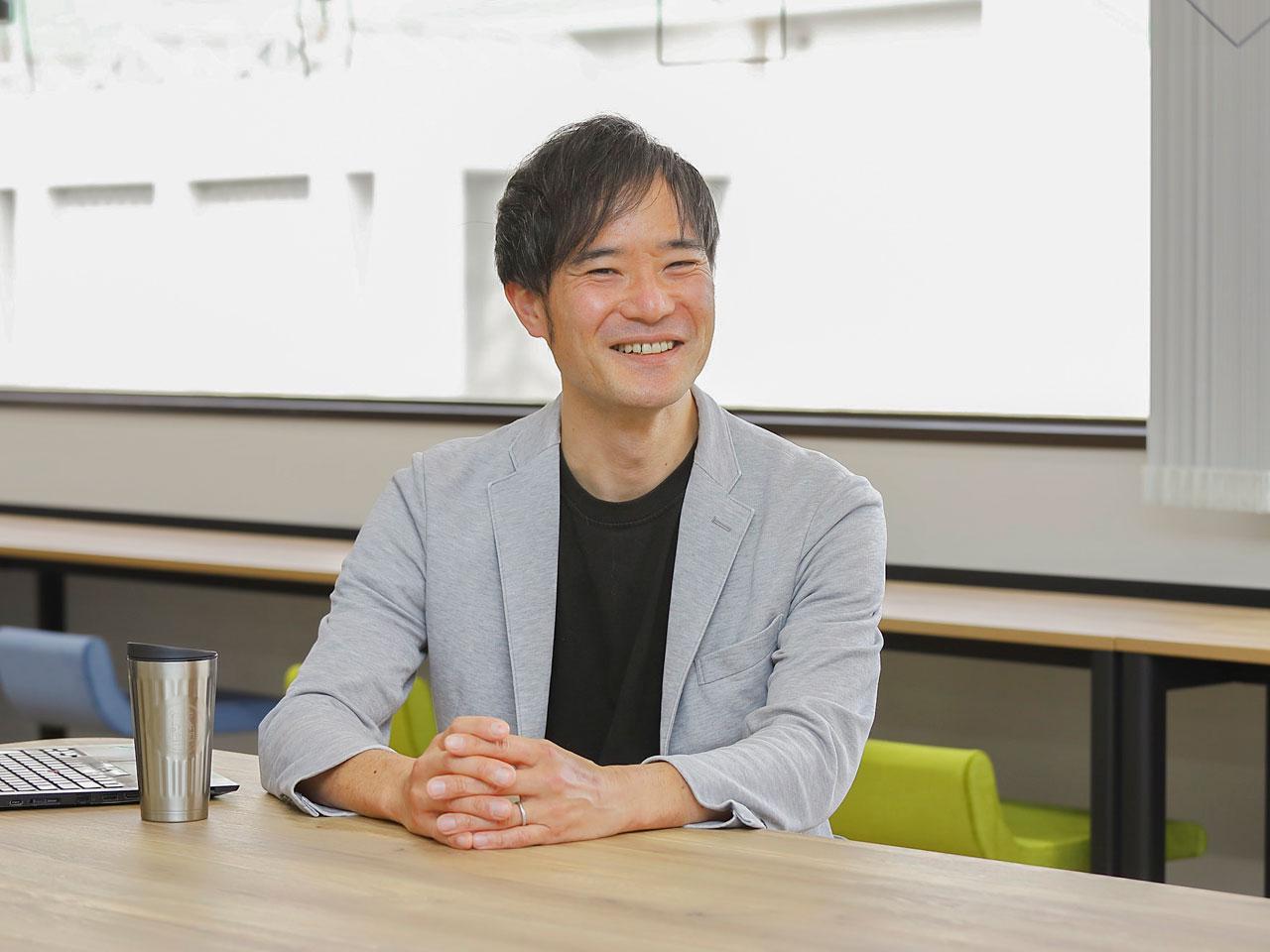 『イクモア』は、女性が安心して簡単・手軽に薄毛・抜け毛対策ができないか、と立ち上がったヘアケアブランドです。植物素材にこだわった安心の品質で、多くのユーザーから高い評価を獲得しており、受賞歴も多数あります。