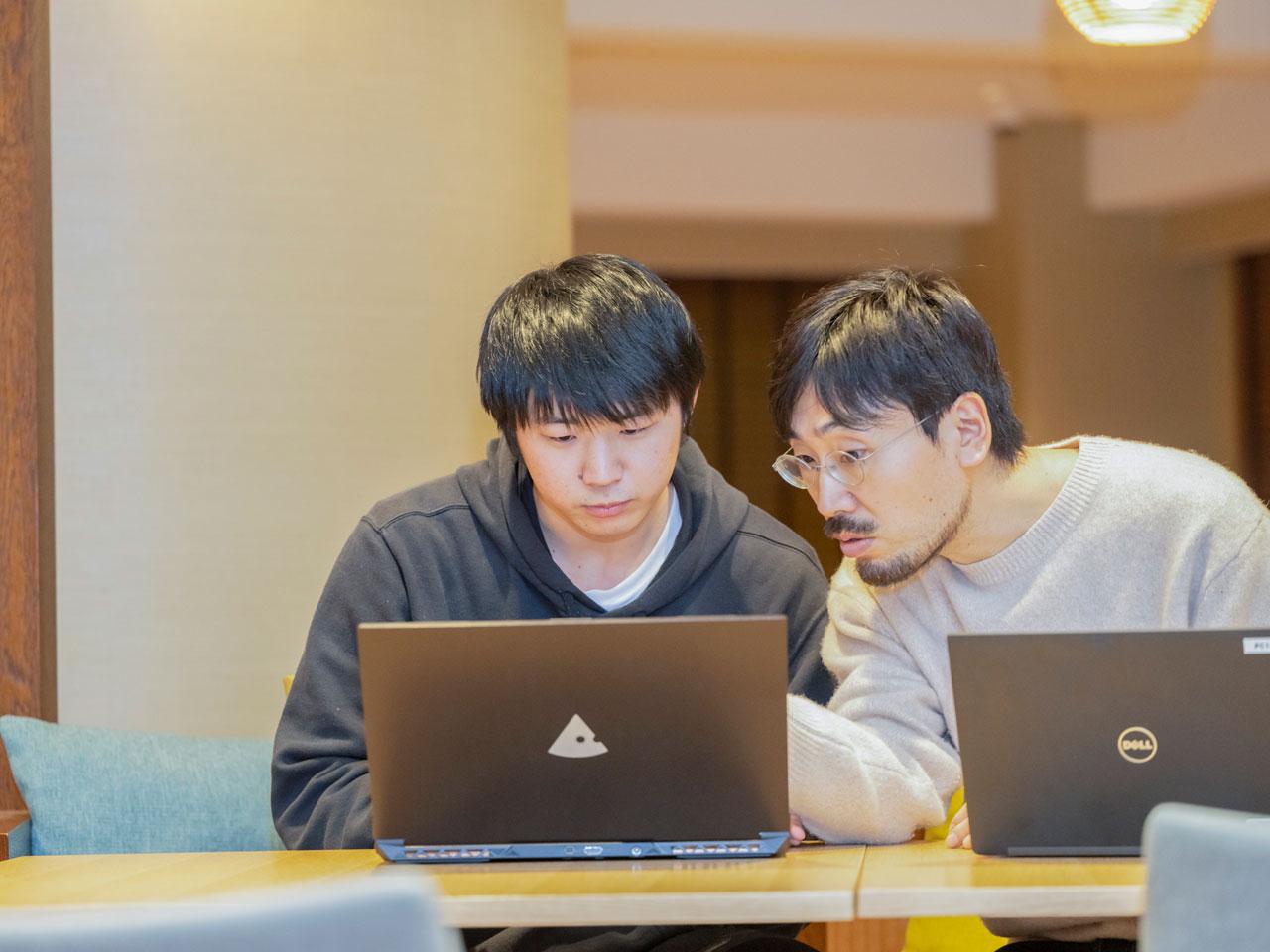 インターネット黎明期から、他企業が太刀打ちできないような開発案件も確実にやり遂げ、クライアントからの信頼を積み上げてきた。とはいえ、同社の社員達に「やらされている」感はない。