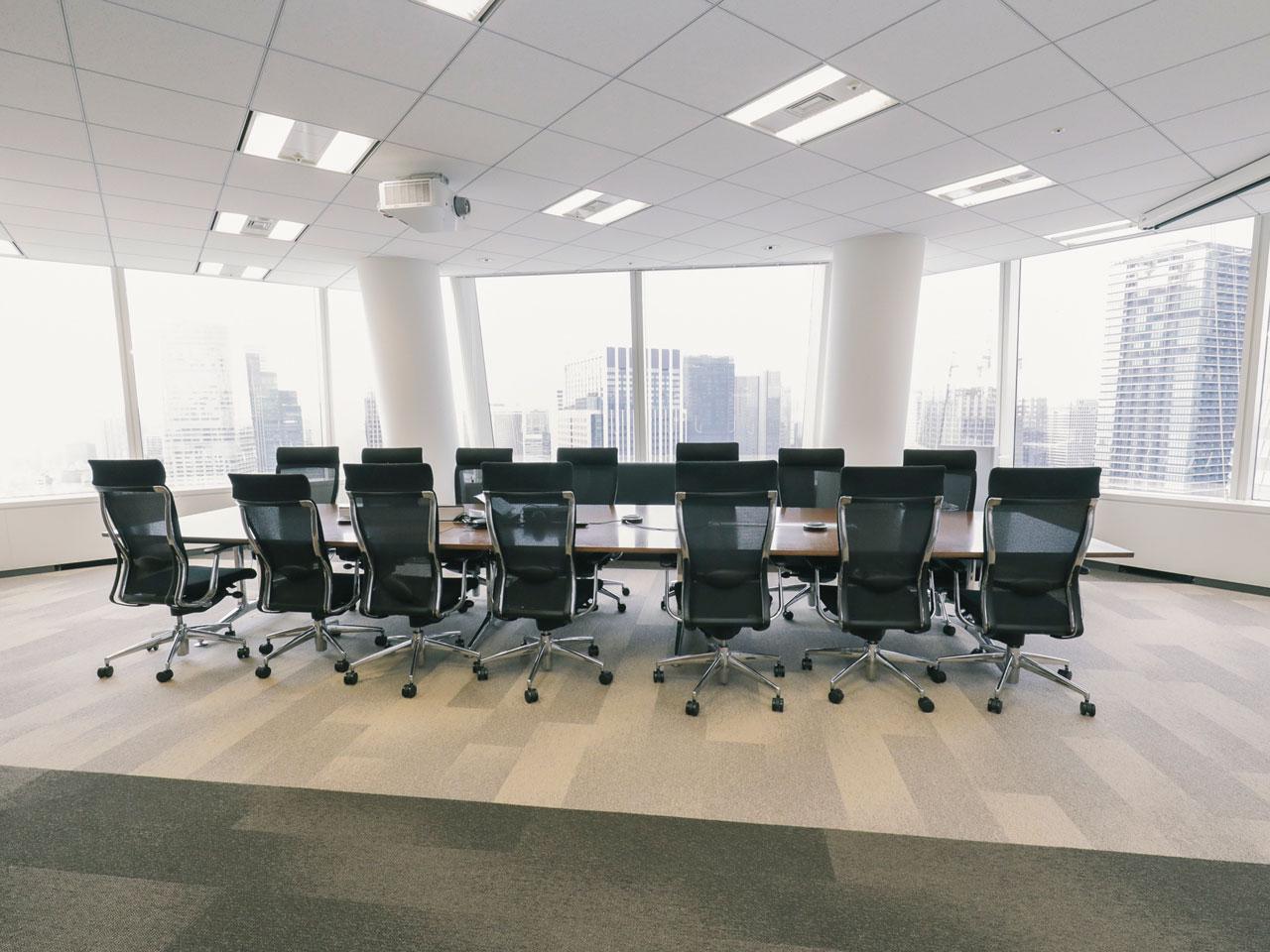 新横浜の自社倉庫に常時約10万点の在庫を持ち、倉庫にある製品は即日出荷できる体制を構築している。専門的な知識が必要なため、国内には競合がいない唯一無二なビジネスモデルだ。