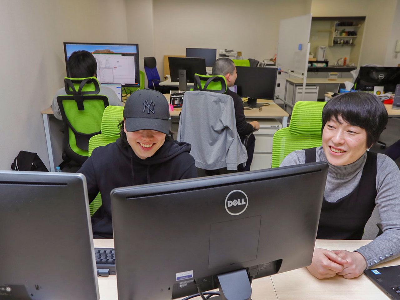 営業支援クラウドサービス『かけるくん』、ローコードでアプリ開発ができるクラウドサービス『CRAFT BLOCKS』を開発・提供している。