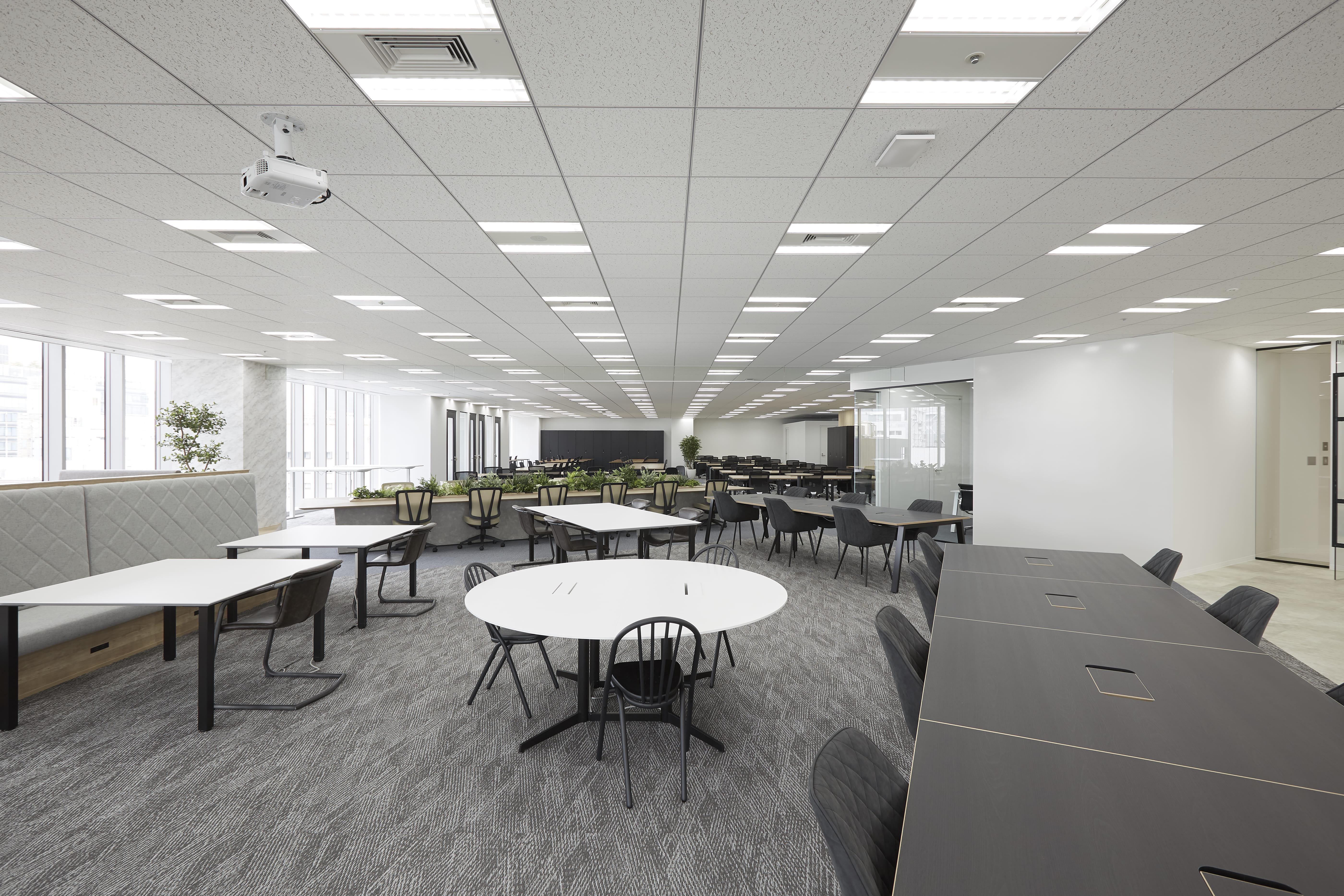 「With Customer」を掲げ顧客と共に課題解決に挑む同社は、成長を加速するための原動力となる人材を求める。