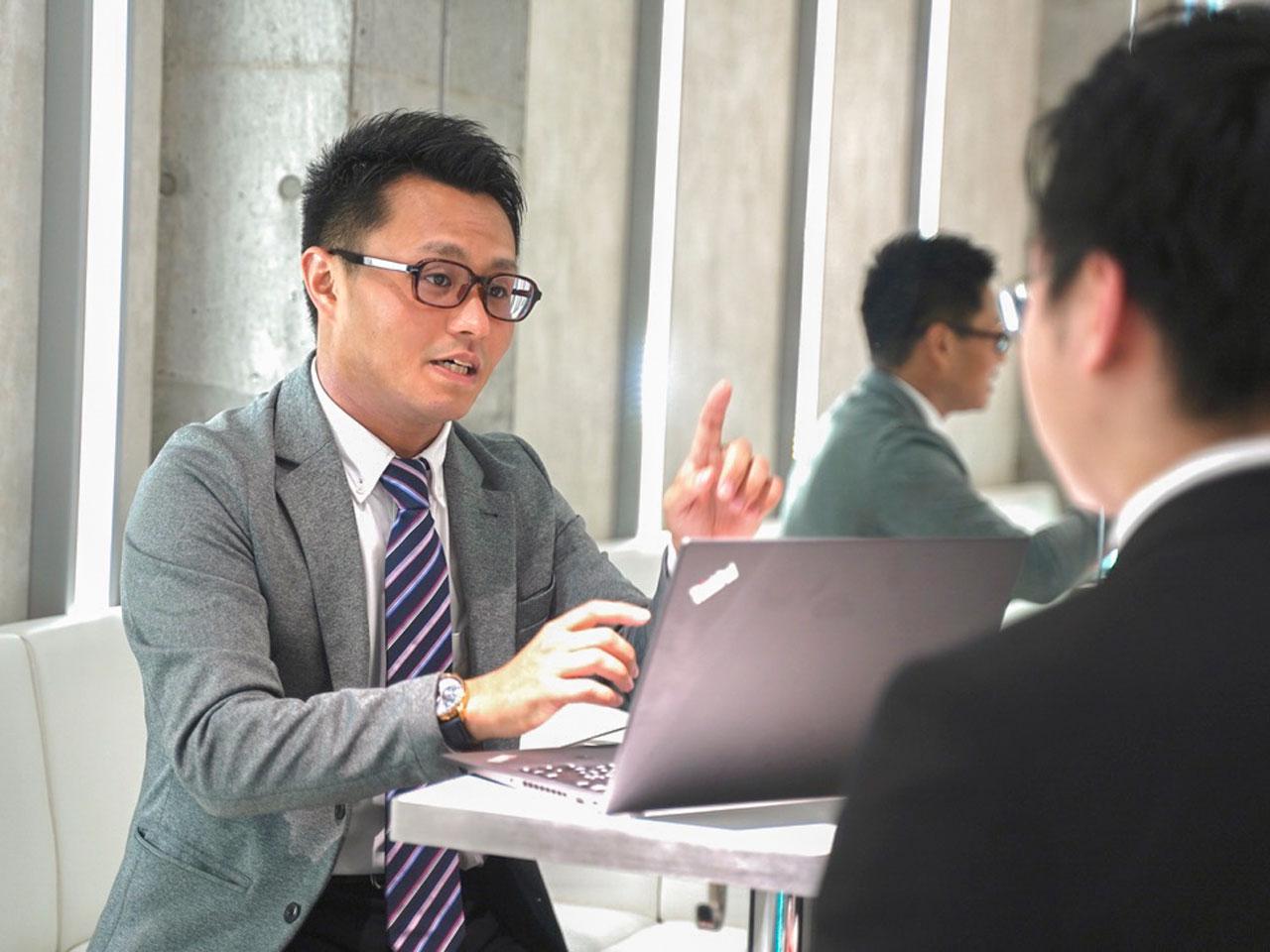 IRC はITコンサルティングとITシステムエンジニアリングの提供を通じて、クライアント企業のビジネスを支援している。