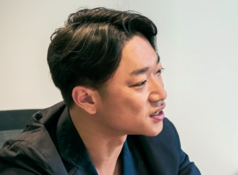 お金配りやベーシックインカム実験などの個人的なプロジェクトの集大成としてFintech領域へ乗り出した前澤友作が、考えれば考えるほど何をしようとしているのかが気になり、話を聞いてみたいと思ったのがきっかけです。（代表：白石）