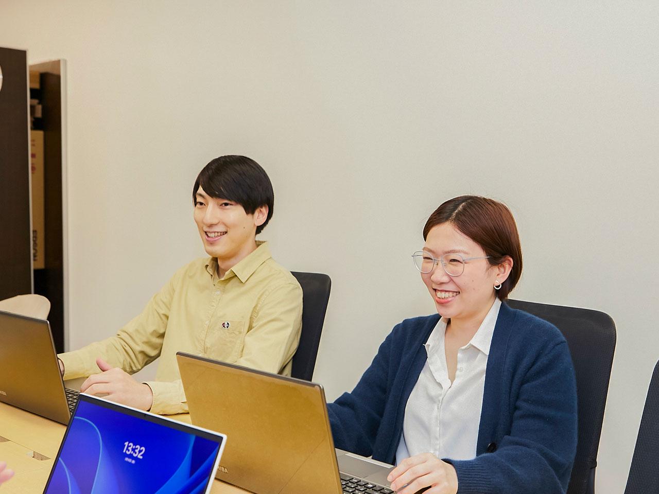 社内に最新技術に自由にタッチできる仮想サーバーを構築しエンジニアがスキルアップできる環境も特長的。
