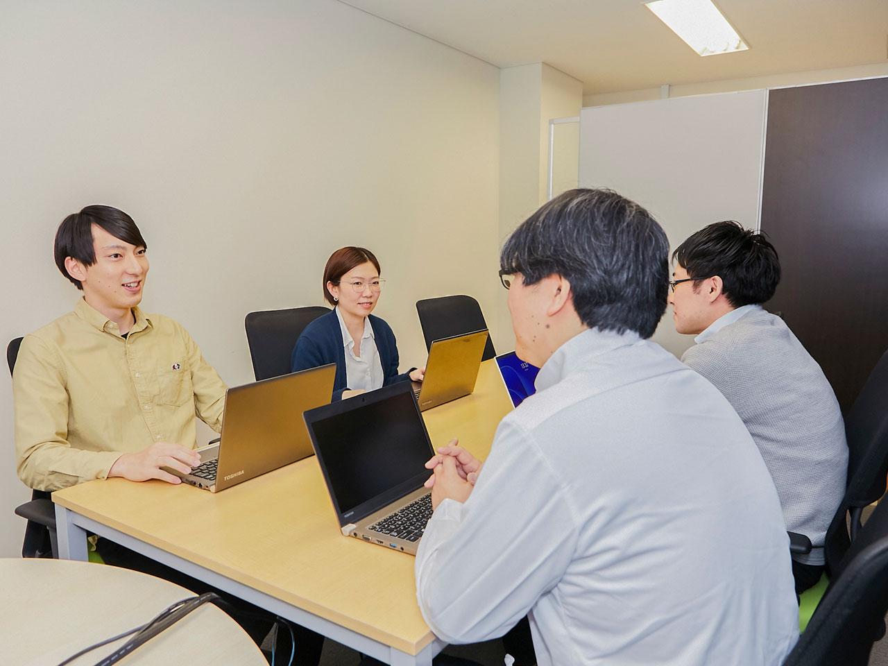 そんな同社が求める人材像は、チームプレーができることと、ものづくりが好きなこと。100%自社内での受託開発や、自社サービスに携われる可能性のある同社の環境に魅力を感じるエンジニアは多いだろう。