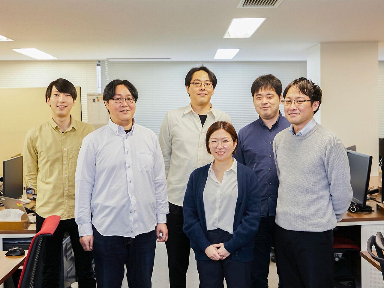 領域は、業務系のWebシステム、Windowsアプリケーション、スマートフォンアプリ、インフラの設計・開発全般。要件定義から設計、開発／構築、運用／サポートまで一貫して対応。