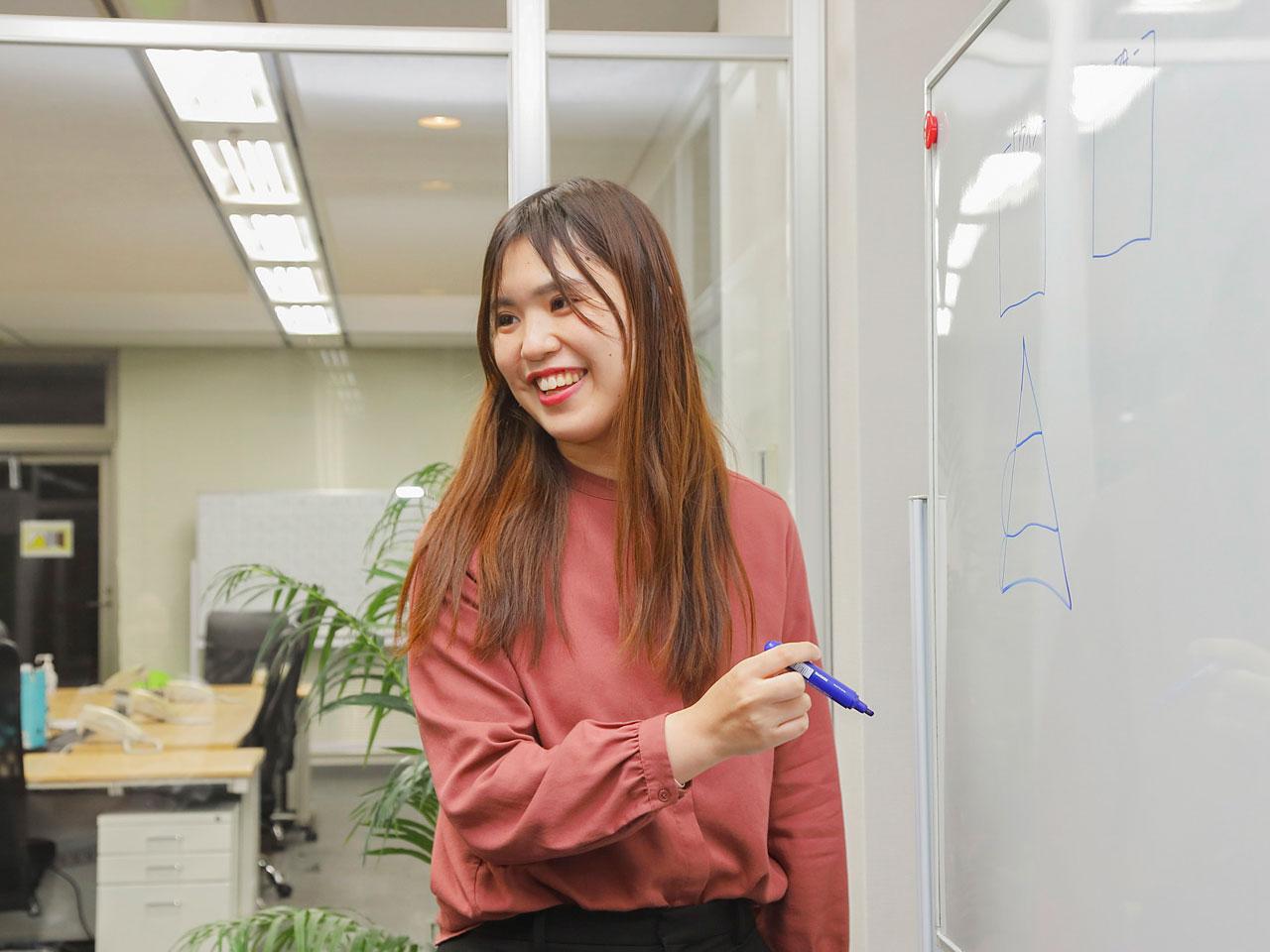 同社では、全社的に導入している組織運営の考え方をベースにしつつも、例えばリモートワークも認めるといったようにエンジニアが求める働き方ができるようにしていきたいと考えている。