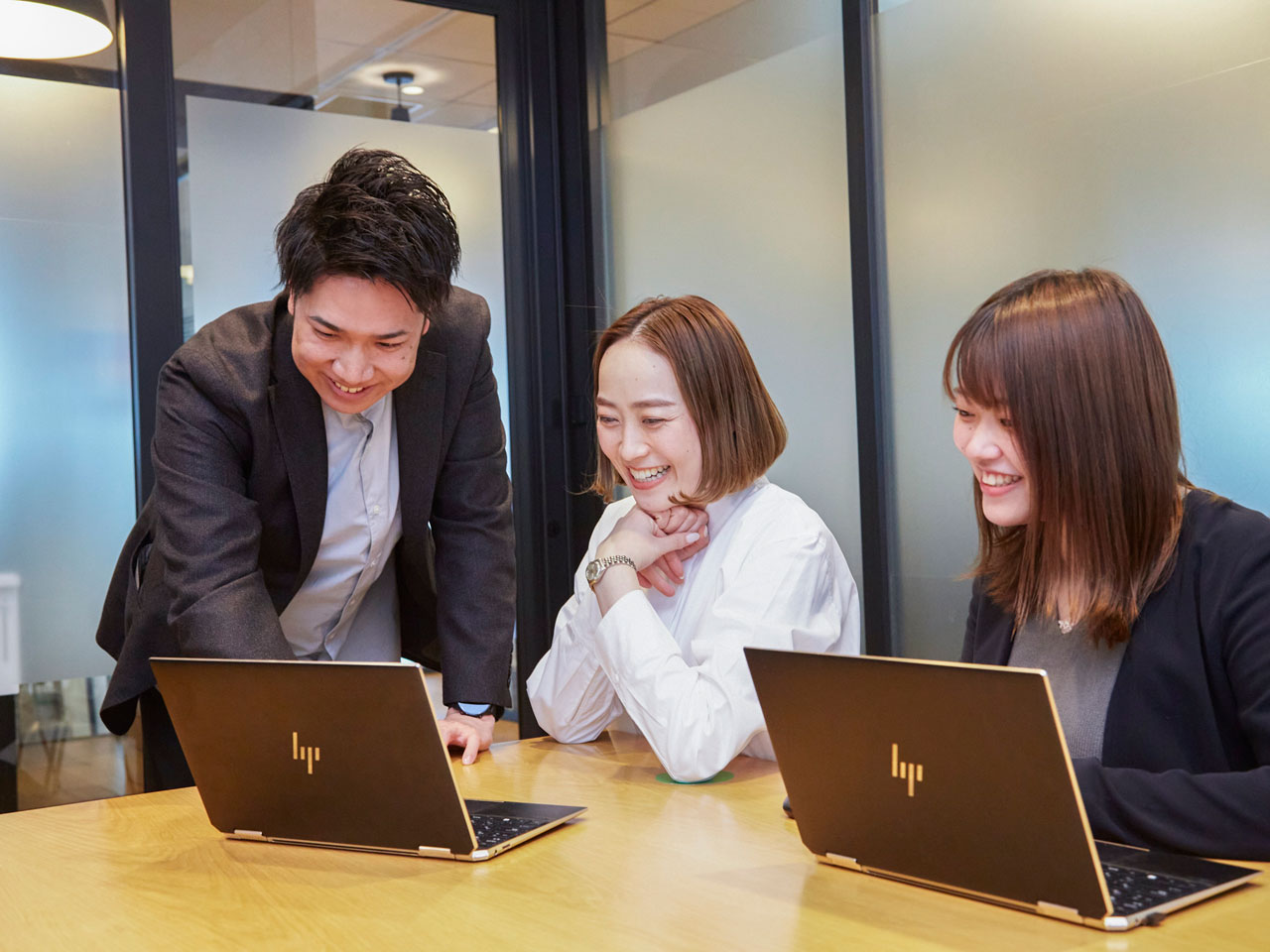 同社は「誰もが“ワクワク”働ける世界を創る」をビジョンに掲げている。人事評価制度を多くの日本企業に導入することで、働く人が自らの未来を明るく捉え、日々の仕事に“ワクワク”した気持ちで臨める世界を作りたいという思いが込められています。