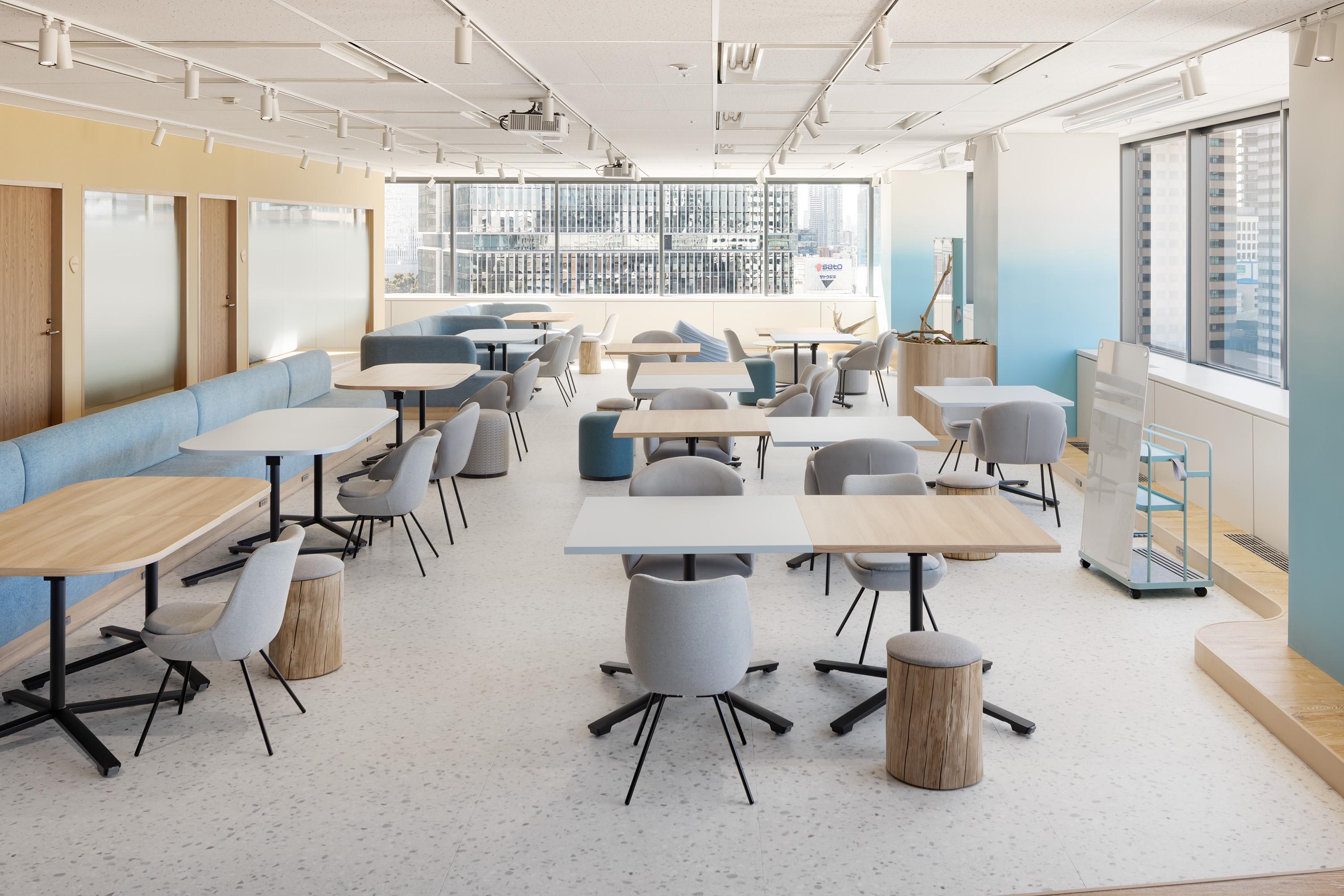 オープンな執務室