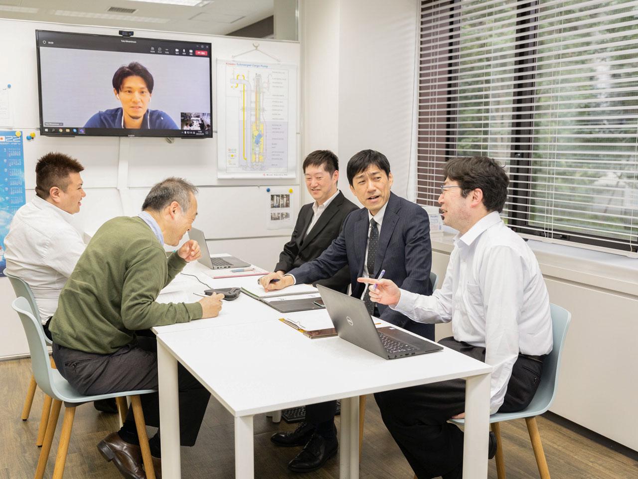 特殊な業界ながら世界十指に数えられる実力を持ち、少数精鋭の組織で大きな売り上げを上げている。