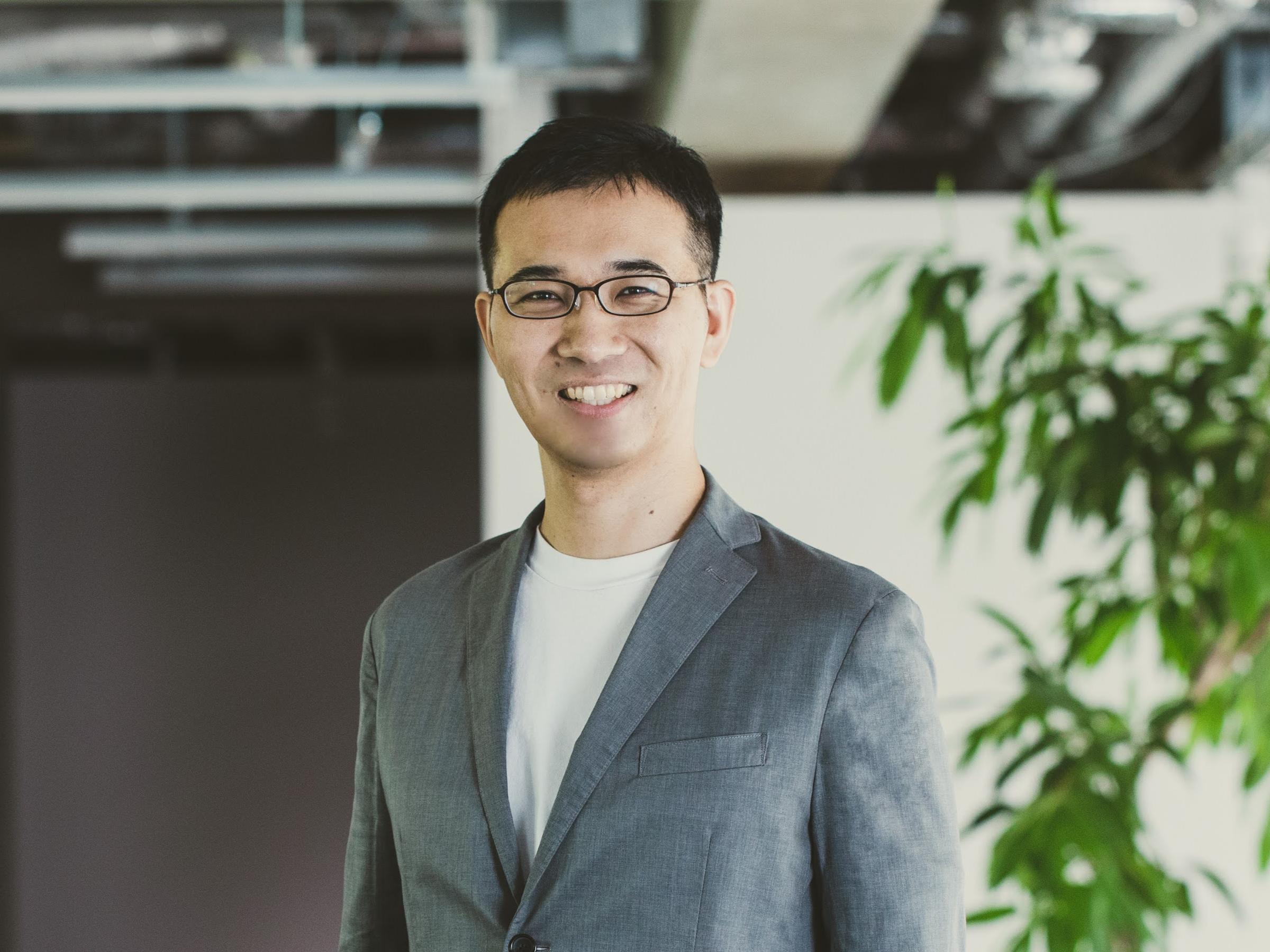 代表取締役 データアナリスト：山本 ポール