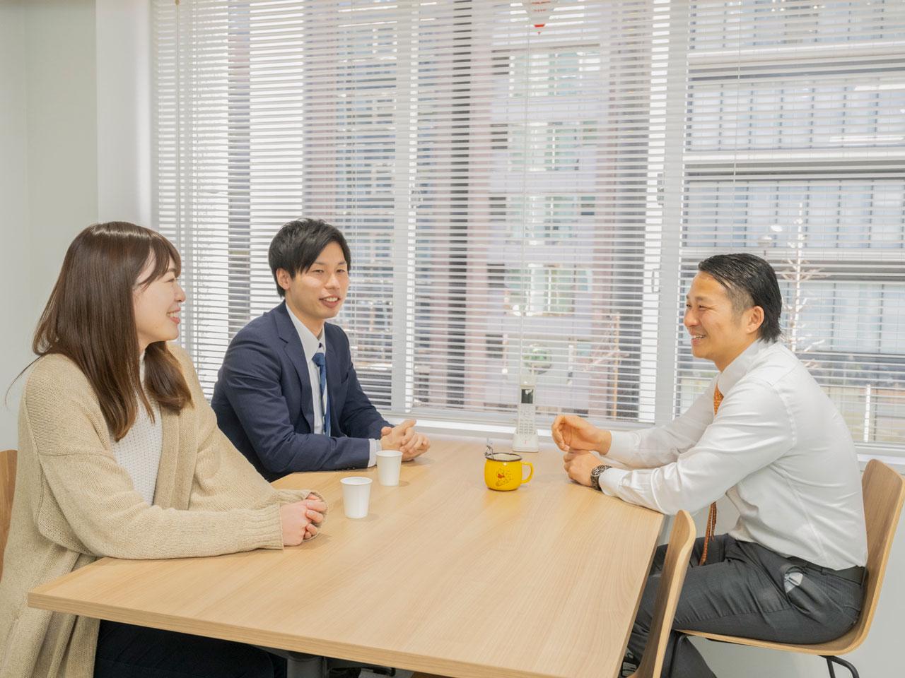 日報を最重視したマネジメントで社員の成長の促進を図る点は特徴的だ。
