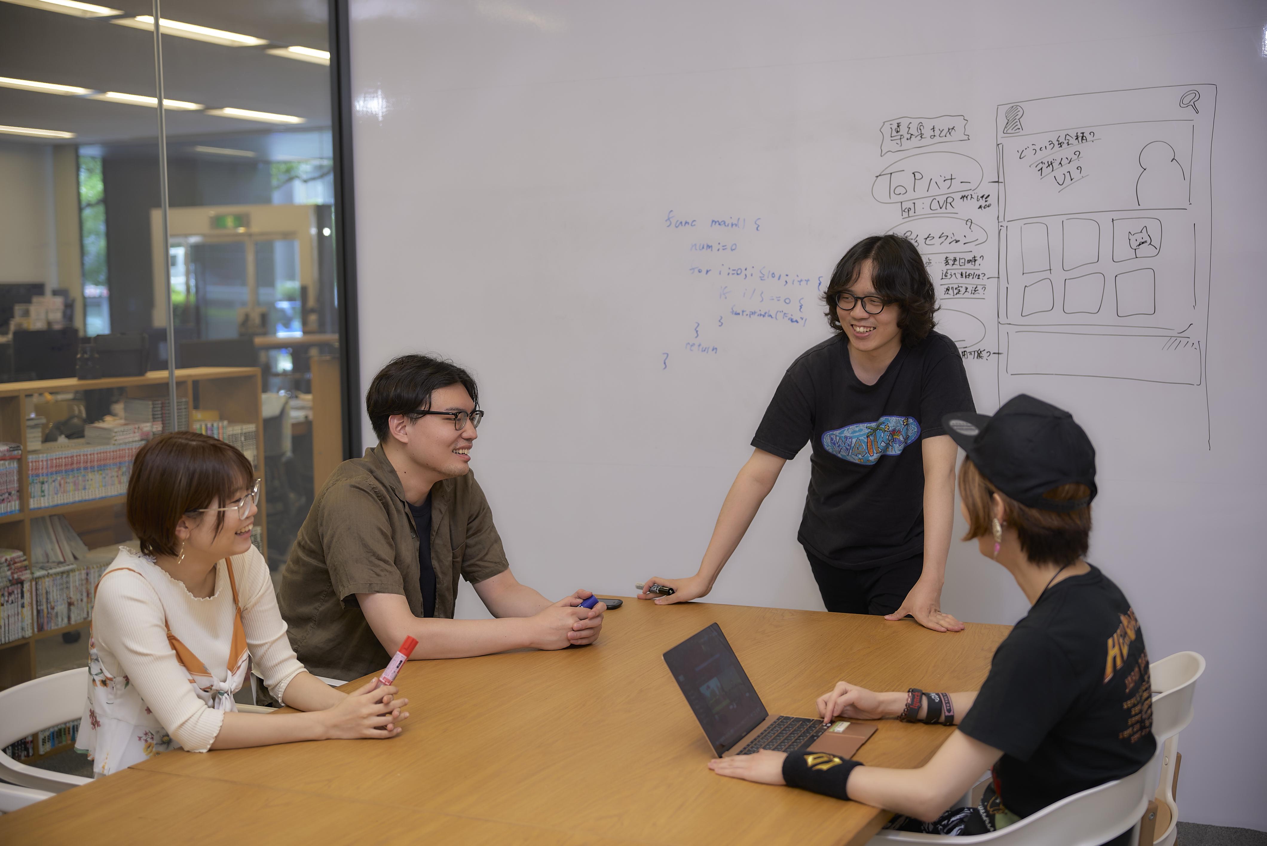 年齢、職種に関係なく、よりよいサービスを生み出していくための議論が活発に行われている。