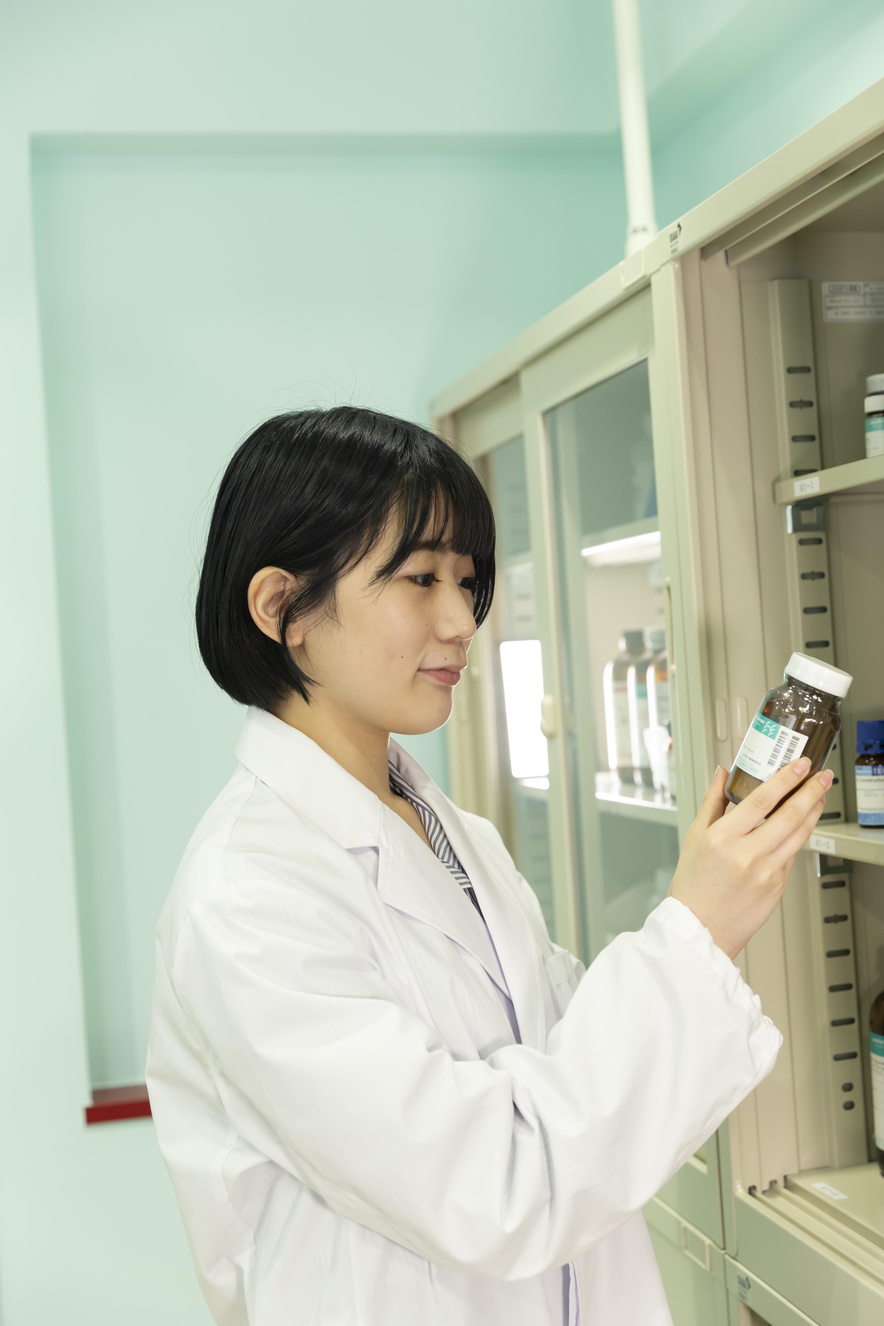 オンとオフのメリハリをつけて働くことができる環境を整えており、完全週休2日制（土・日・祝日休み）で年間休日は120日以上。勤務時間は10時～19時で、残業はあっても1日1時間以内。残業代は1分単位で支給している。